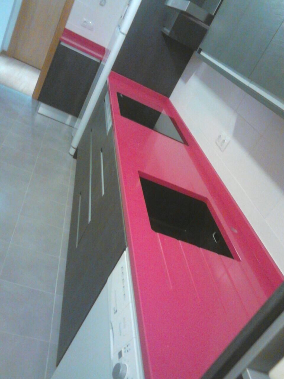 Encimera Compac fucsia