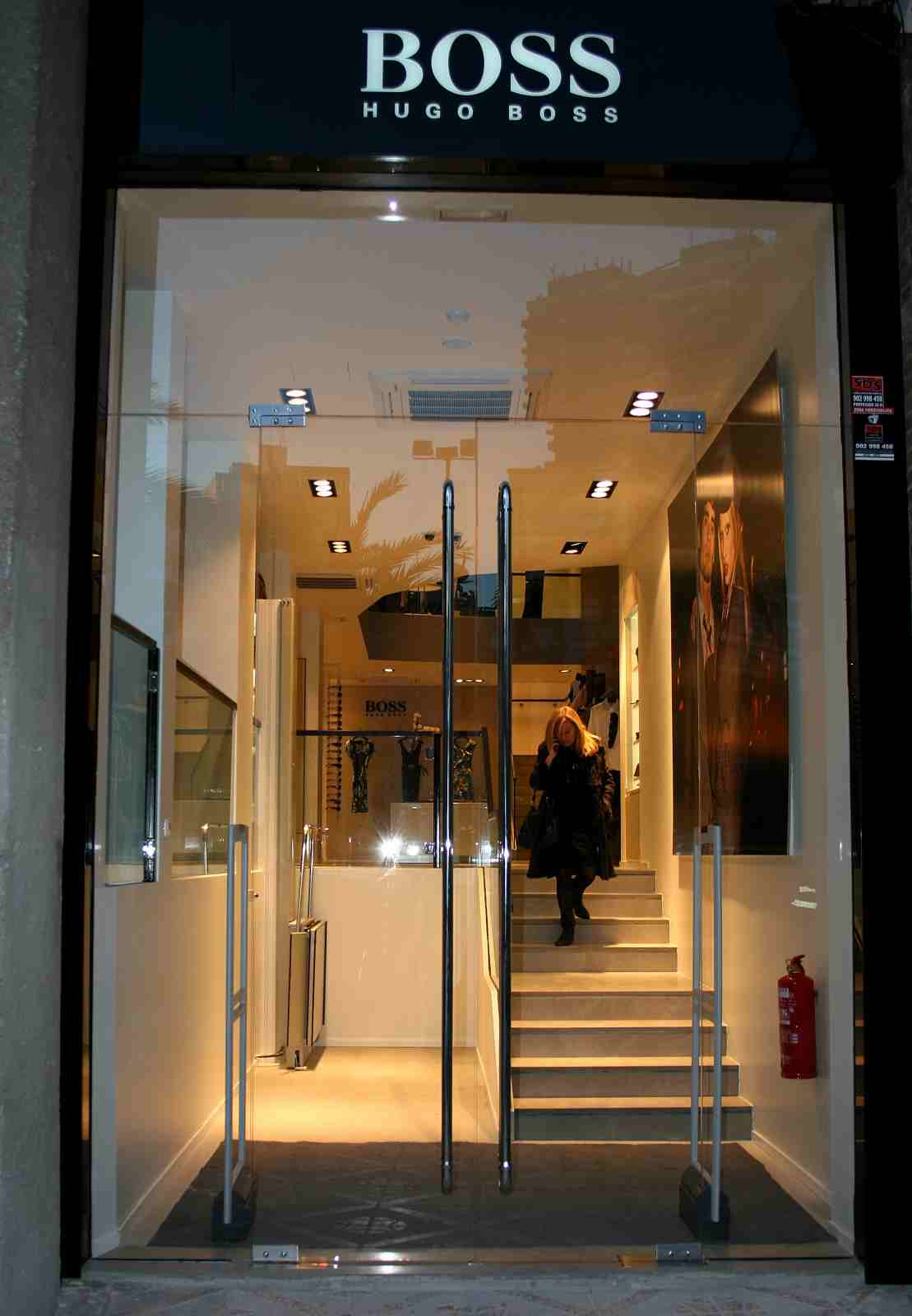 ENTRADA TIENDA HUGO BOSS