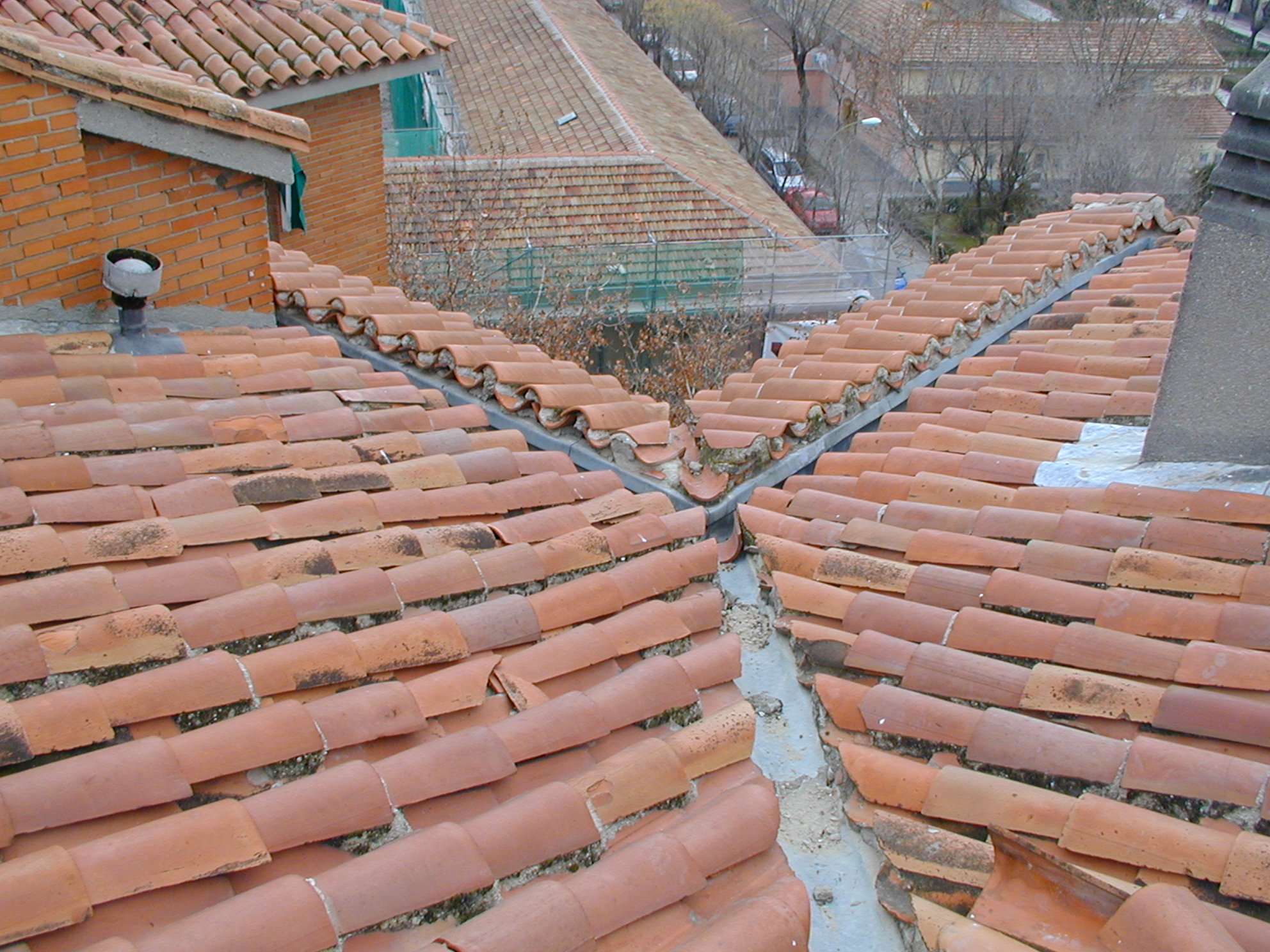 estado original de tejado con teja curva