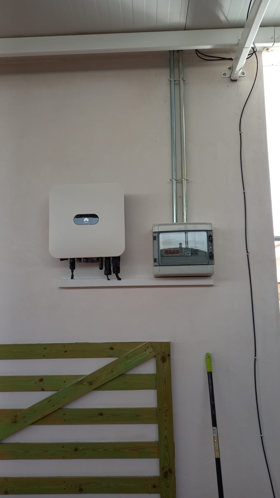 Autoconsumo casa unifamiliar 10 paneles  JA SOLAR de 545Wp e inversor de 5KWn.