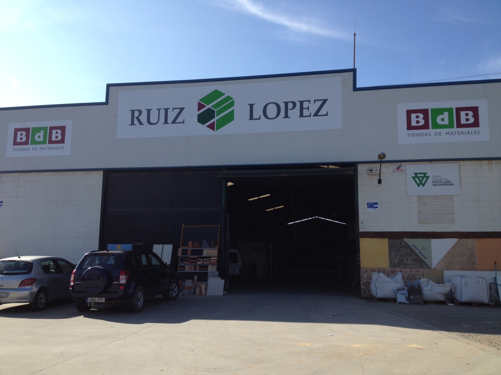 FACHADA DE NUESTRA EMPRESA