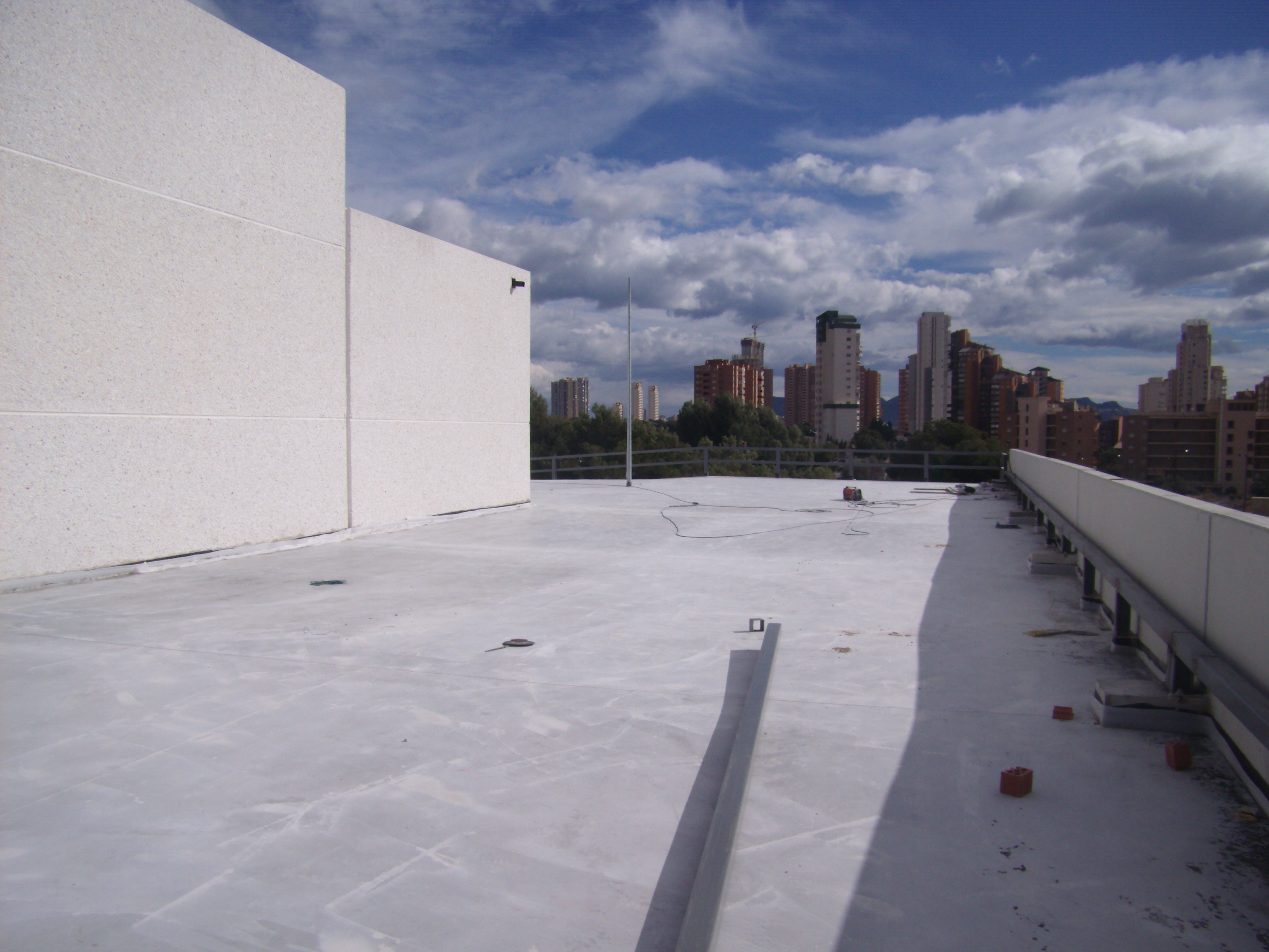 FASE CUBIERTAS EDIFICIO TALLER VEHICULOS EN FINESTRAT (ALICANTE)