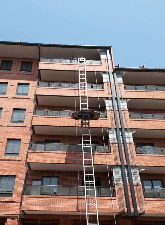 Trabajos con maquina elevadora