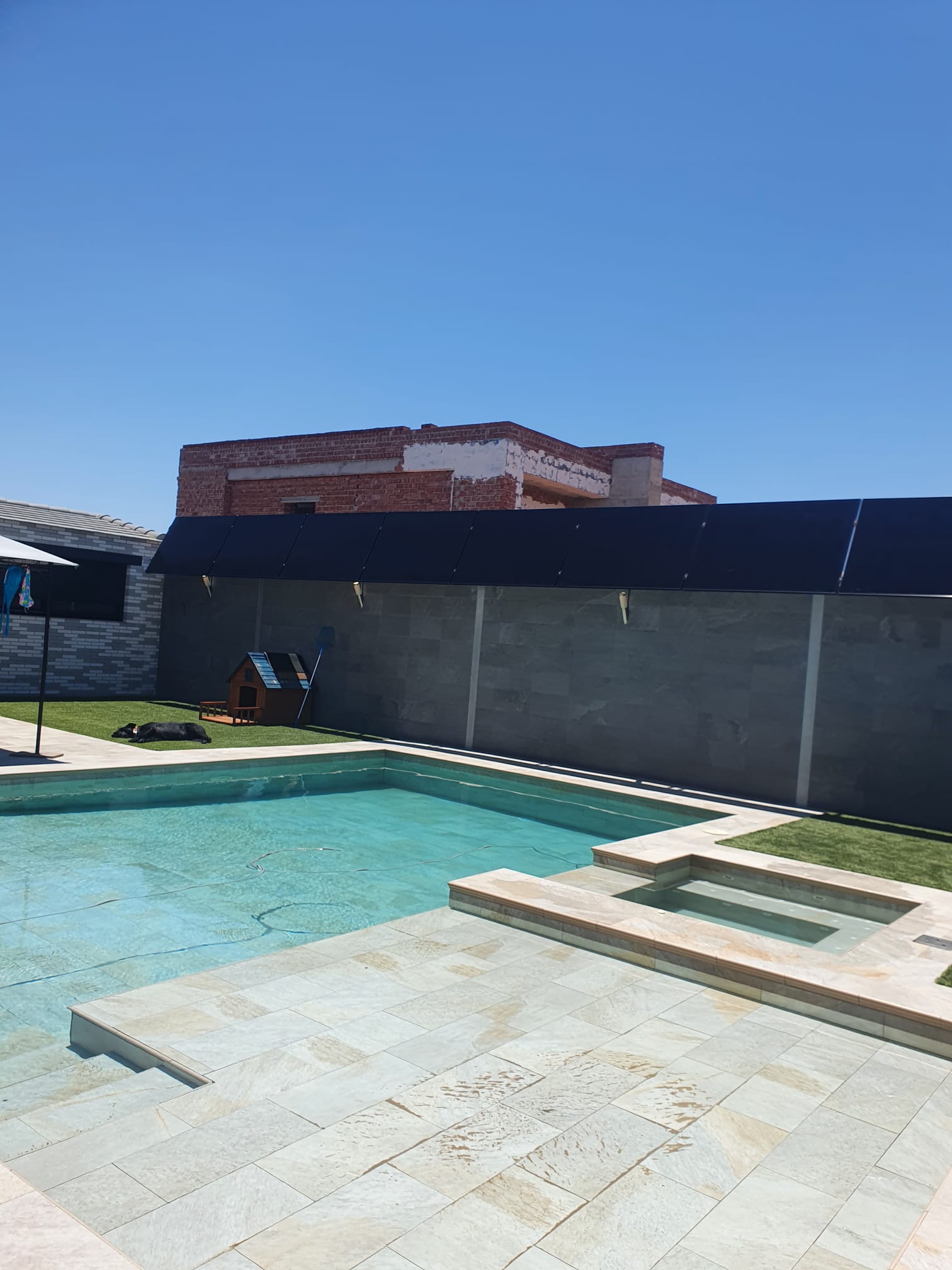 instalación fotovoltaica con conexion a red con acumulacion