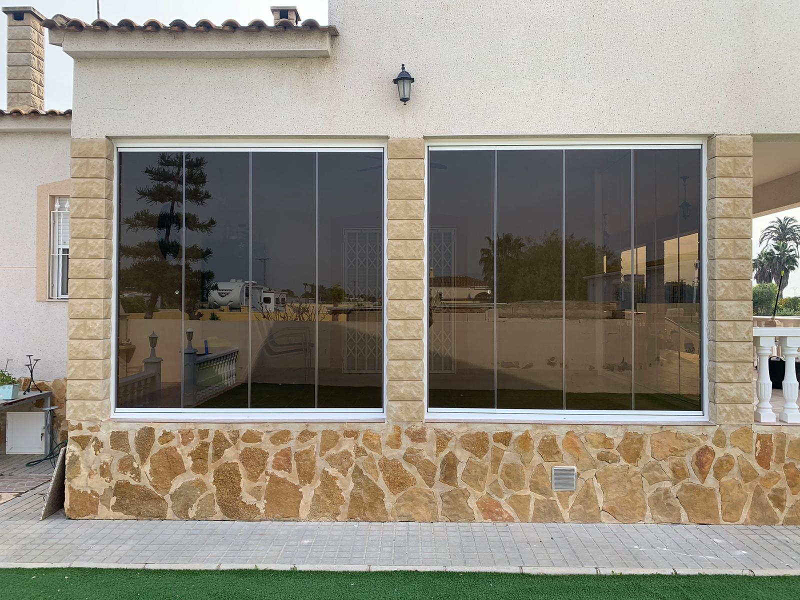 Cortina de cristal cerrada