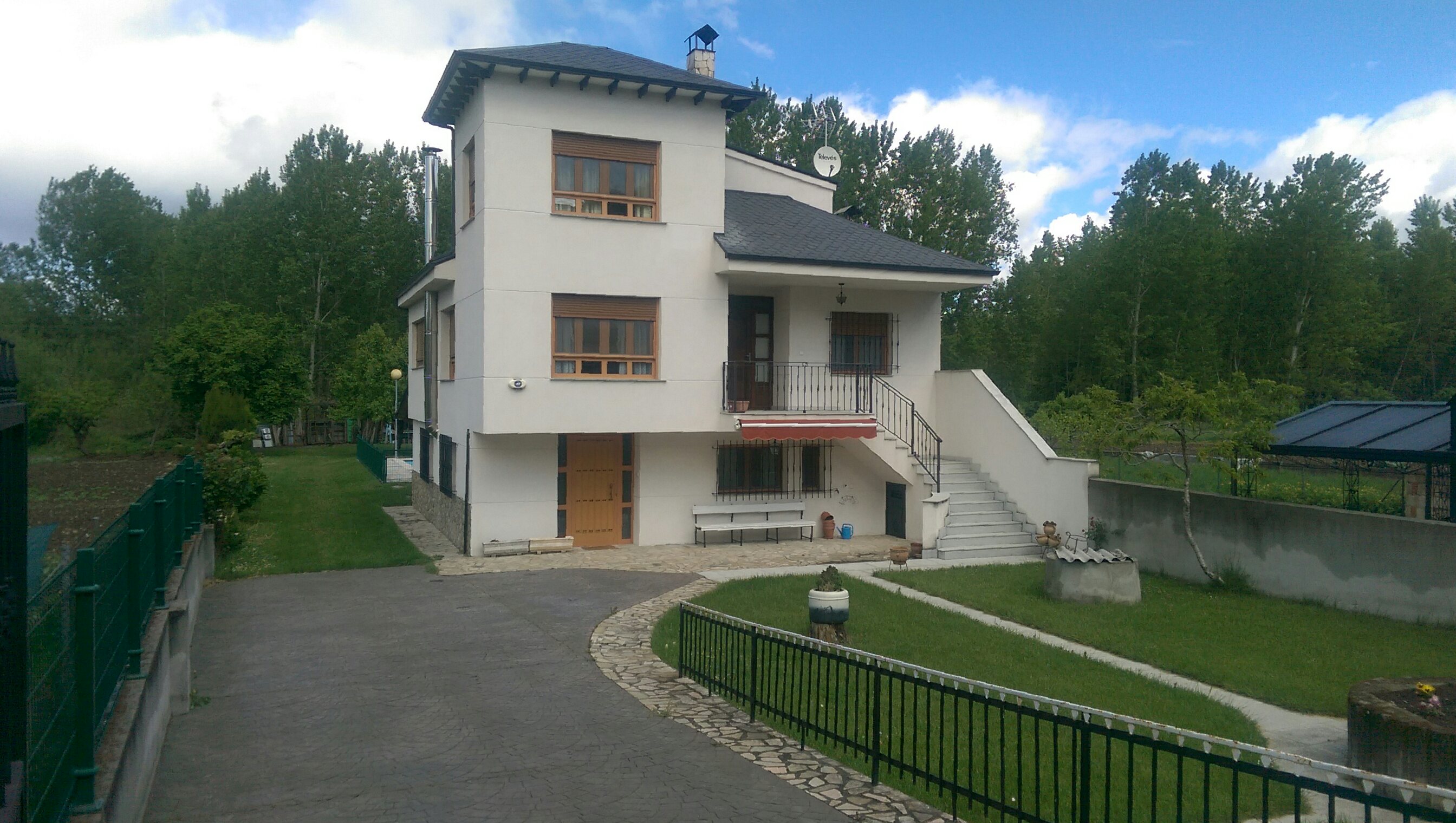 REHABILITACIÓN INTEGRAL DE CASA Y PATIO EXTERIOR