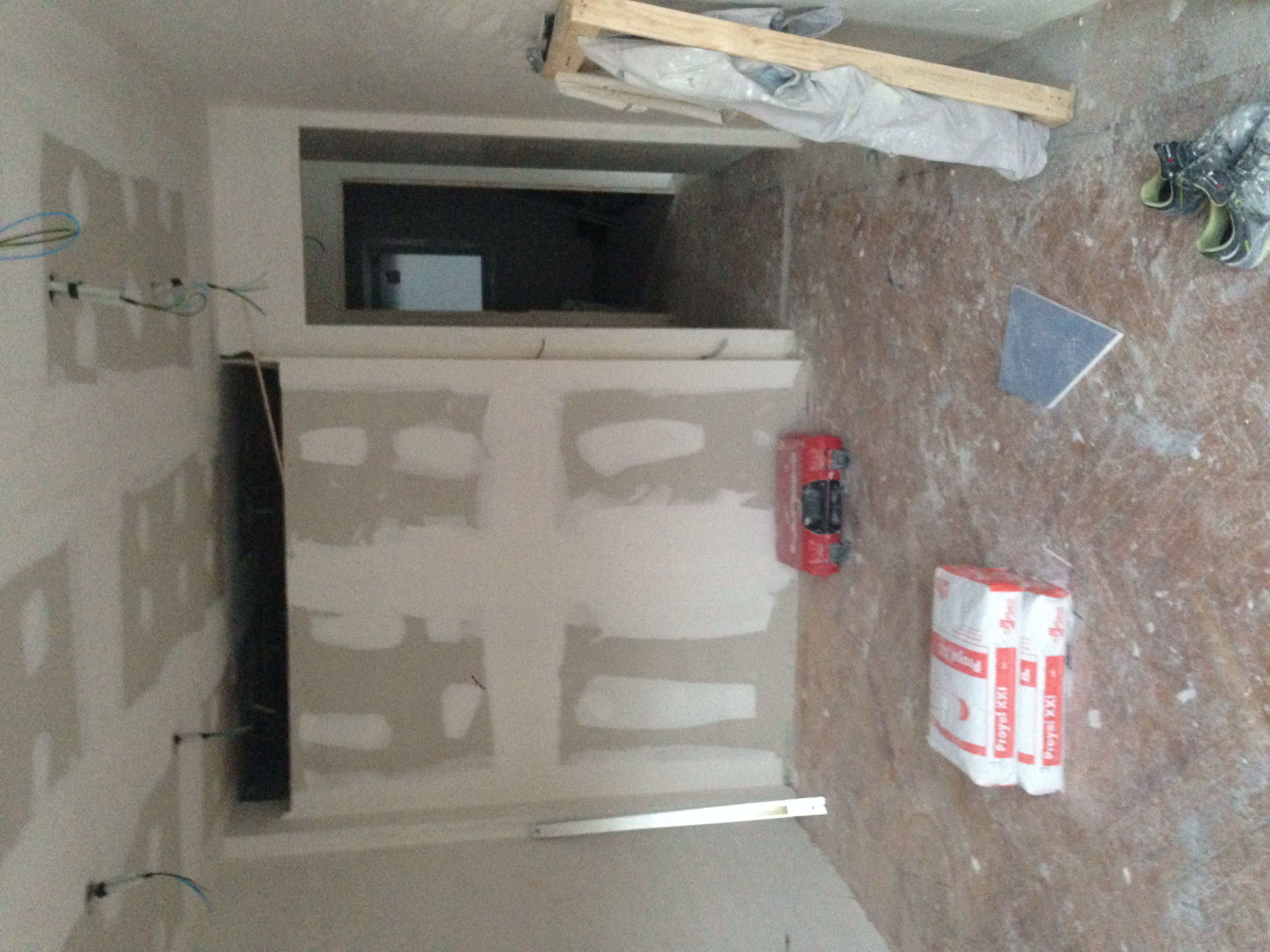 Demolición y montaje de padres y soleria. 