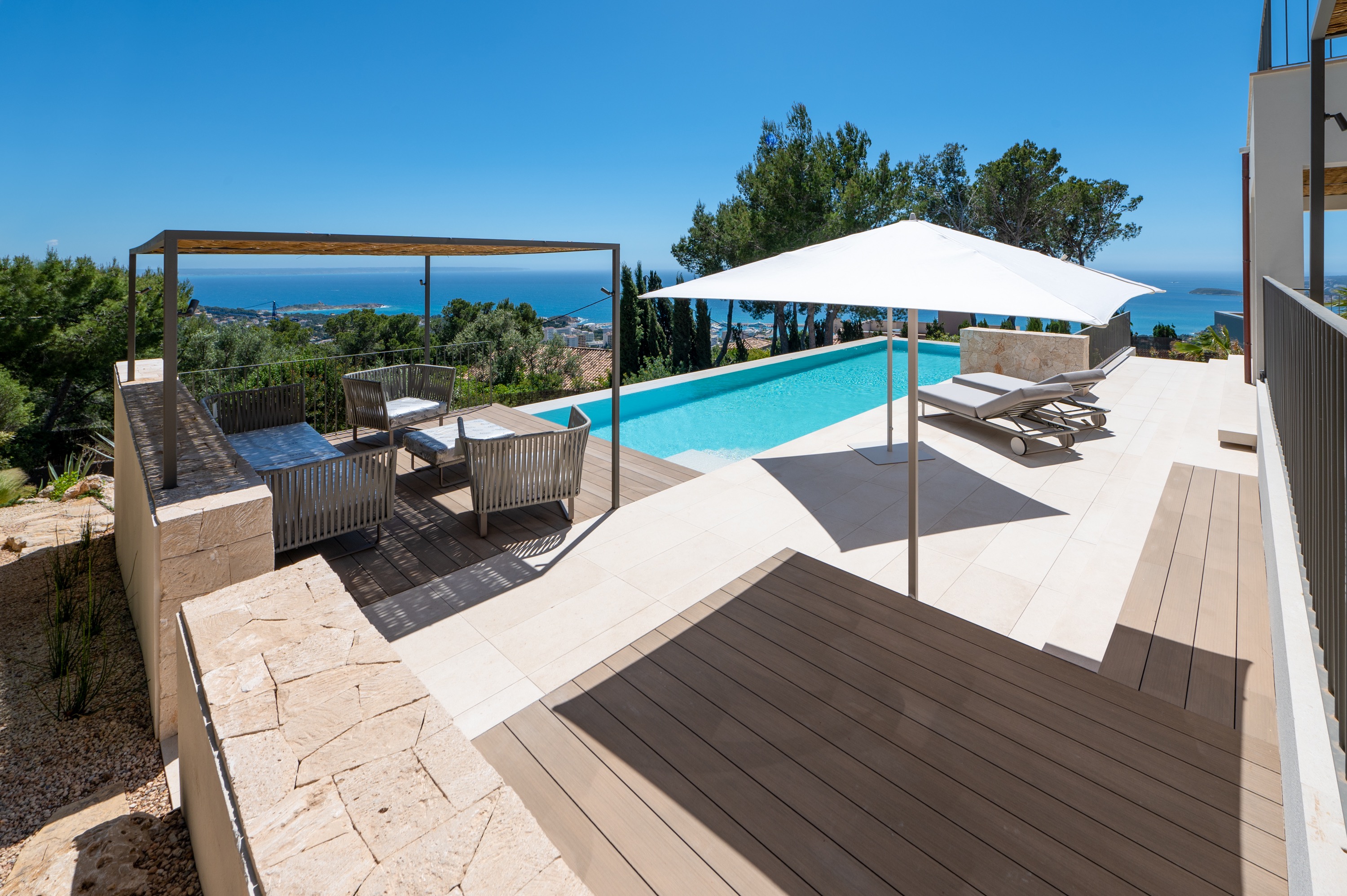 Construccion Piscina y Areas Exteriores