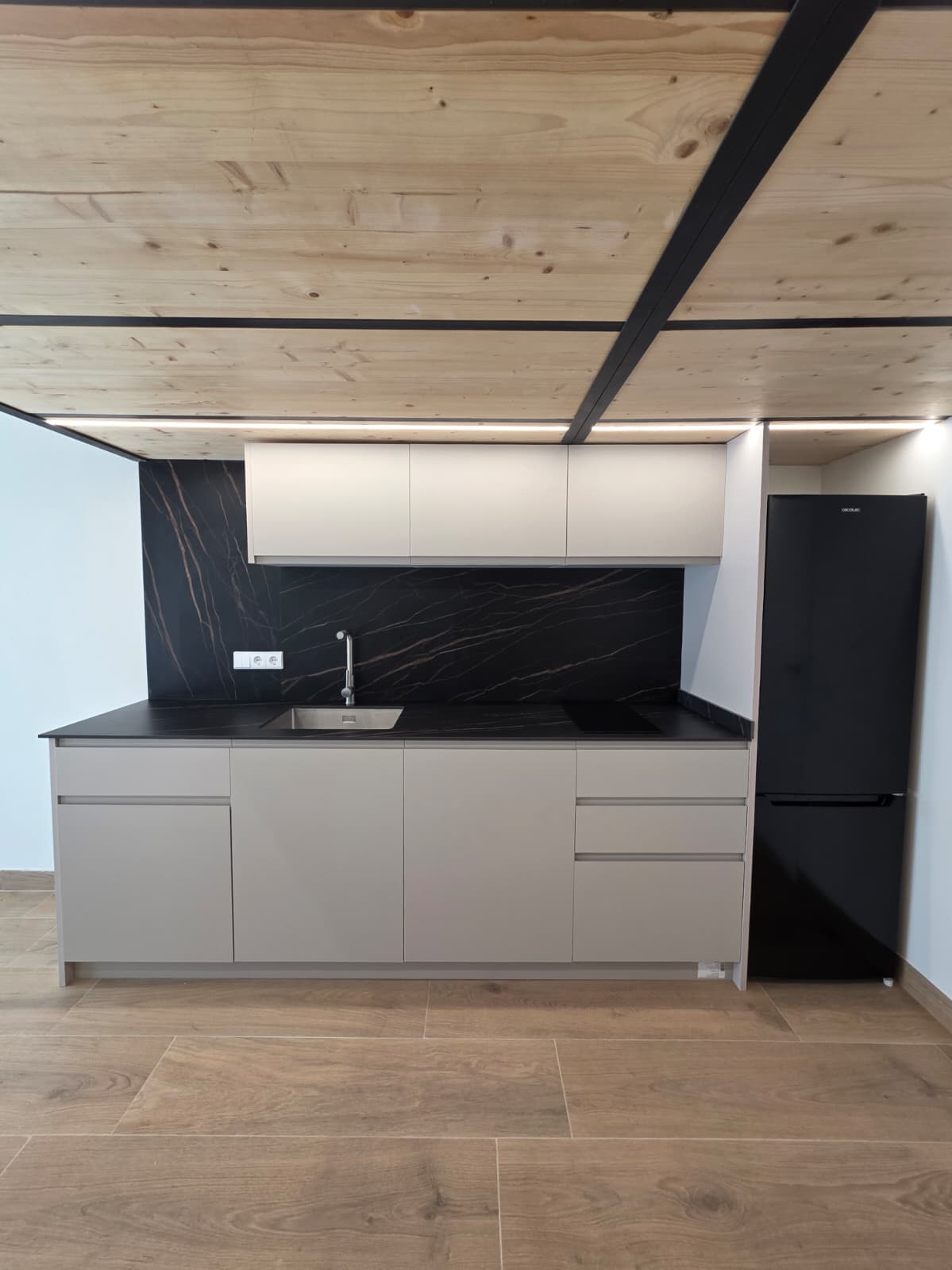 Cocina con encimera Laurent Black