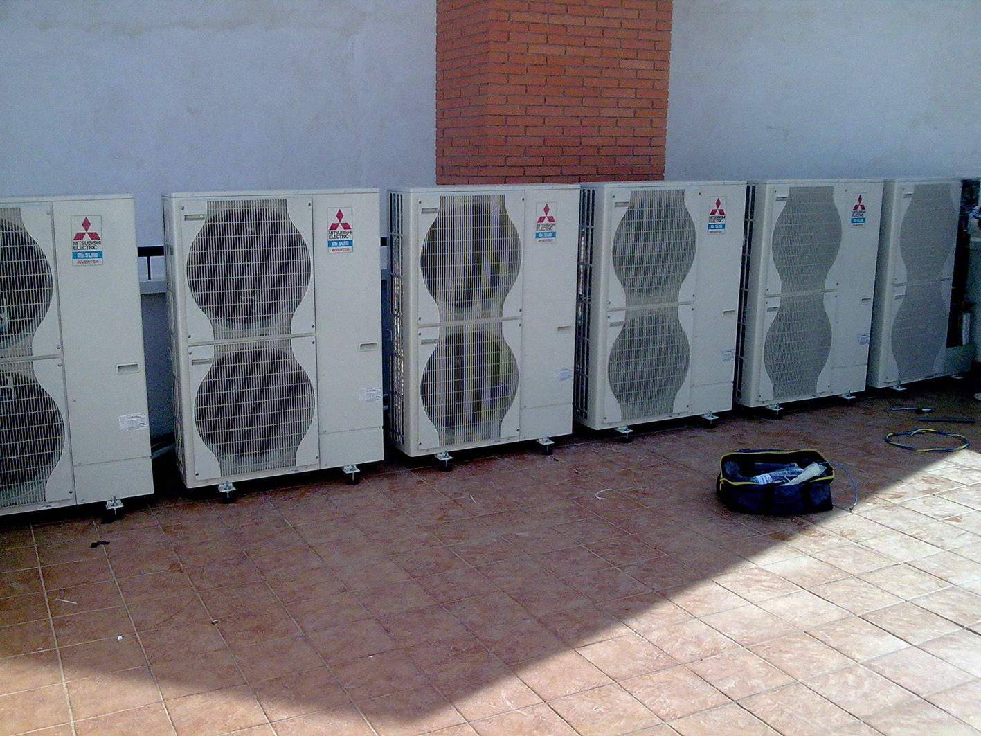 Instalación de maquinas industriales en local de la Cañada