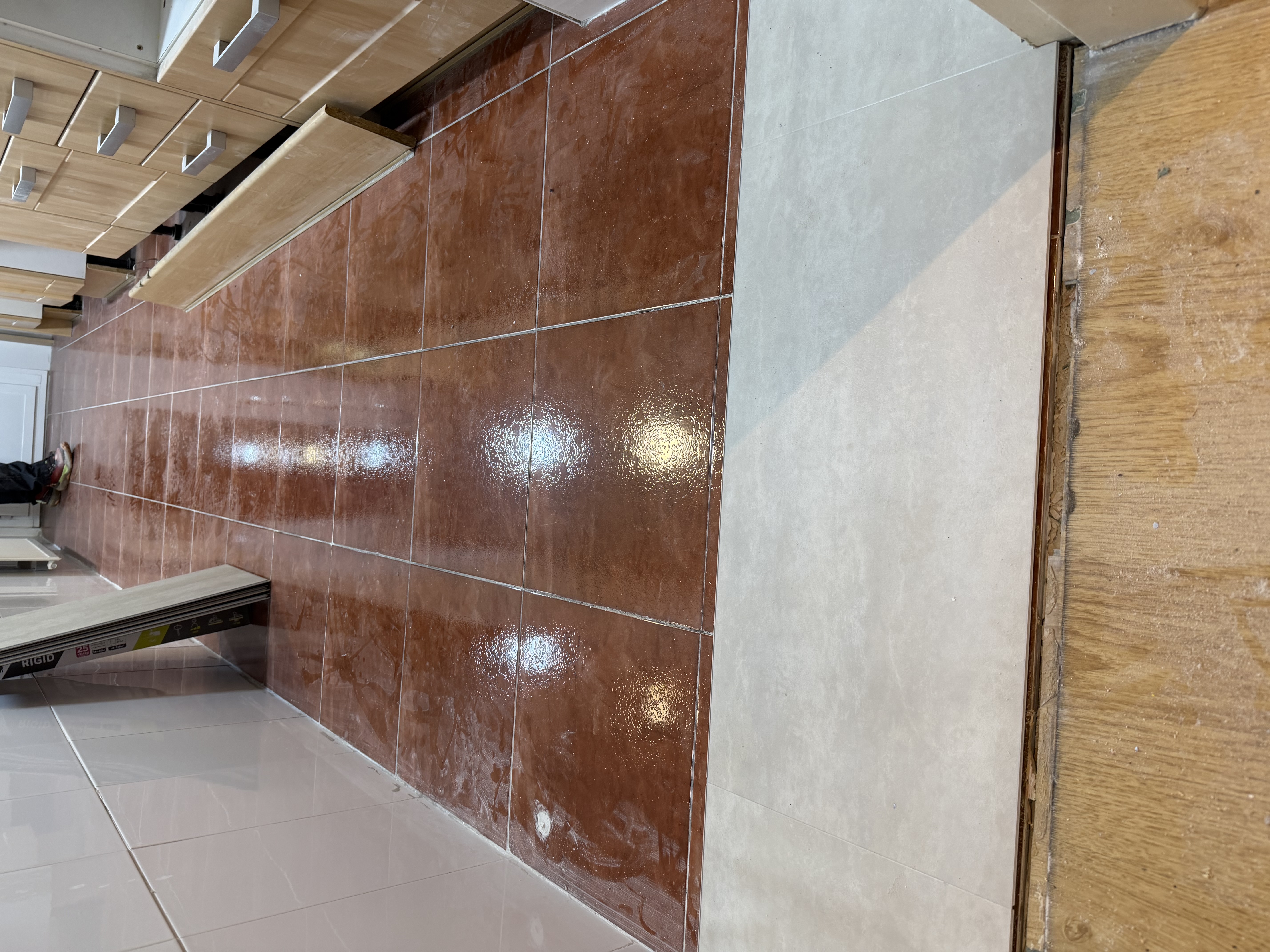 Colocación de suelo vinilico en cocina