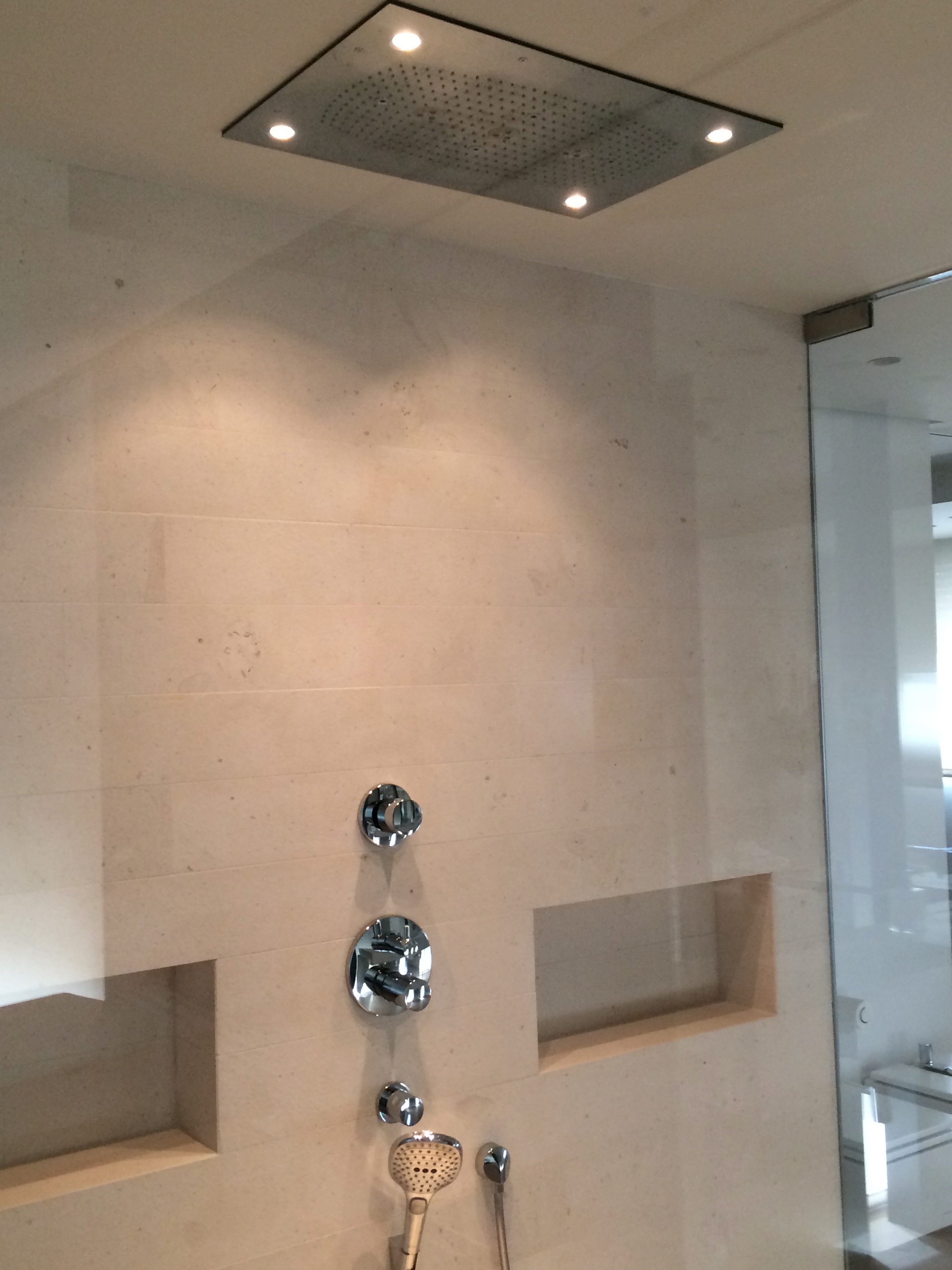 DUCHA EMPOTRADA EN TECHO