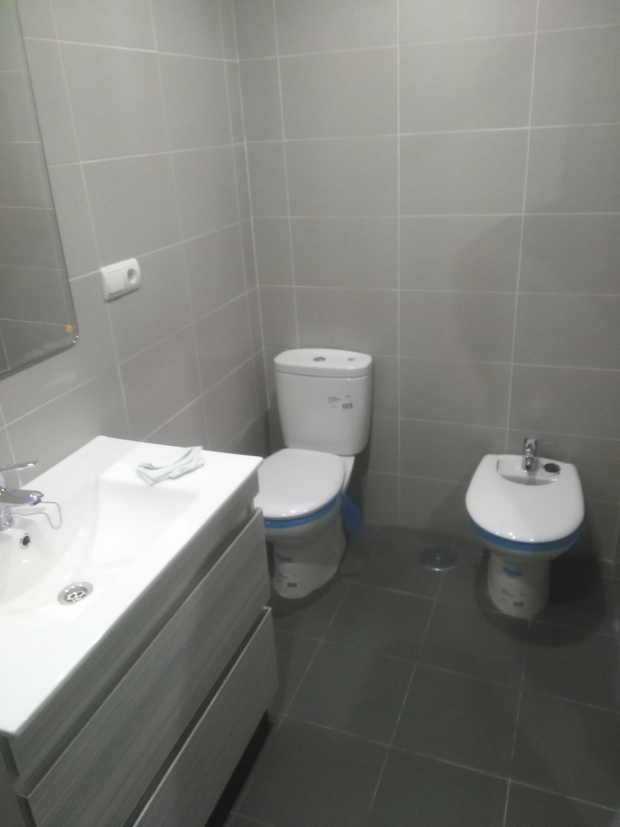 Colocacion de sanitarios y remates en cuarto de baño