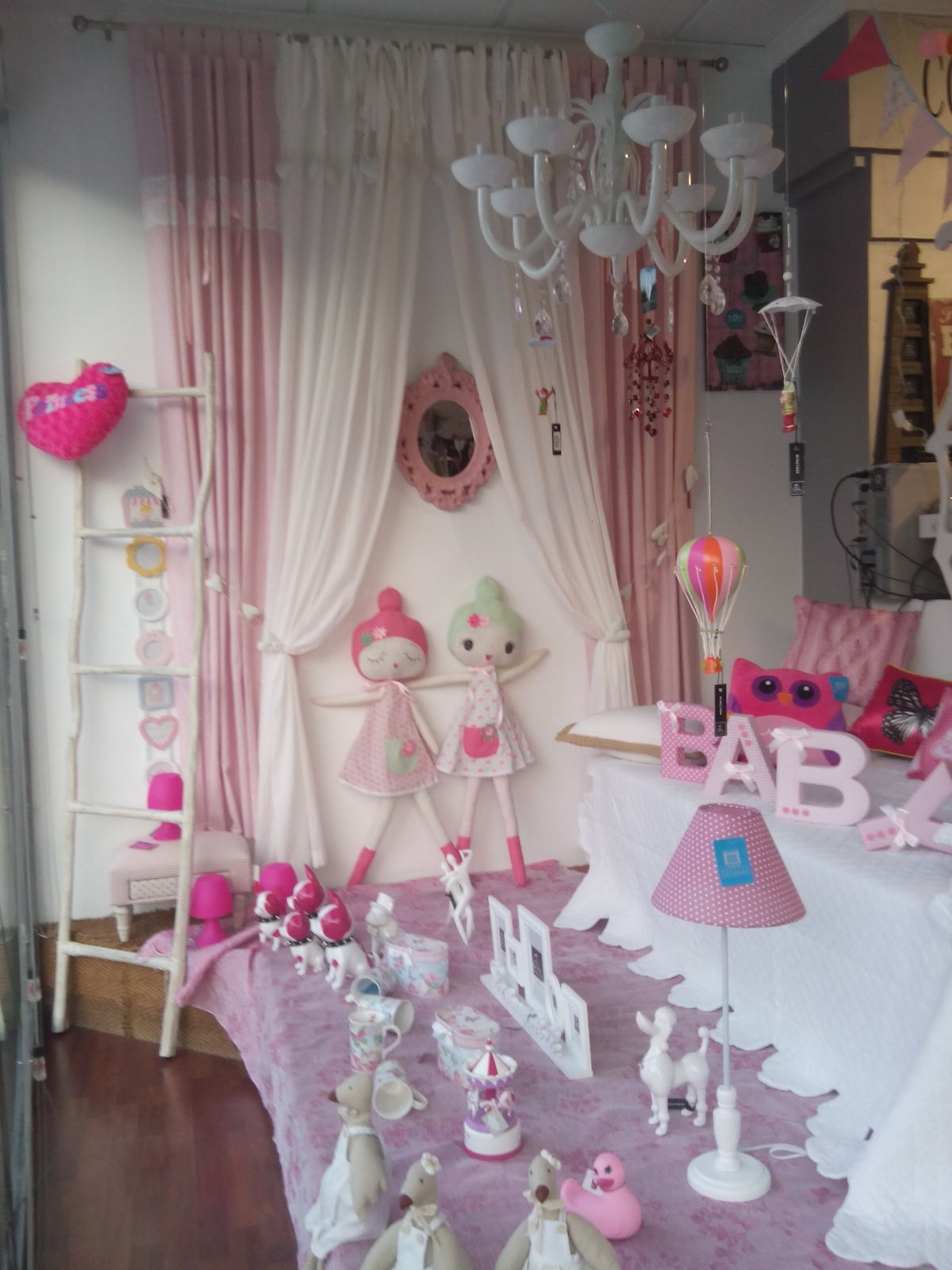 Ambiente de dormitorio juvenil de niña