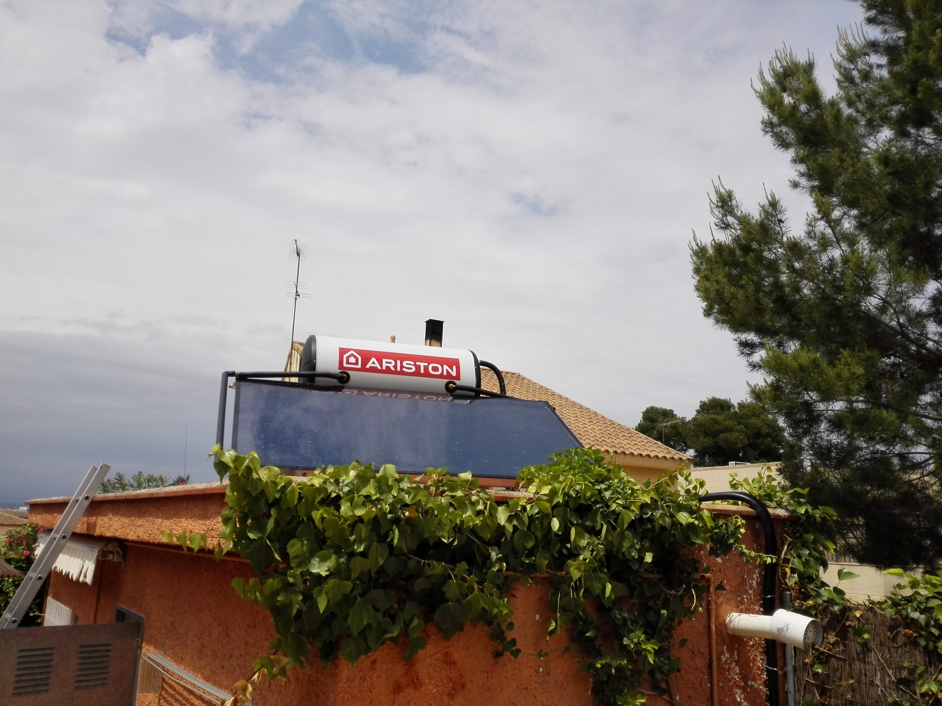 Placa solar termosifón.
