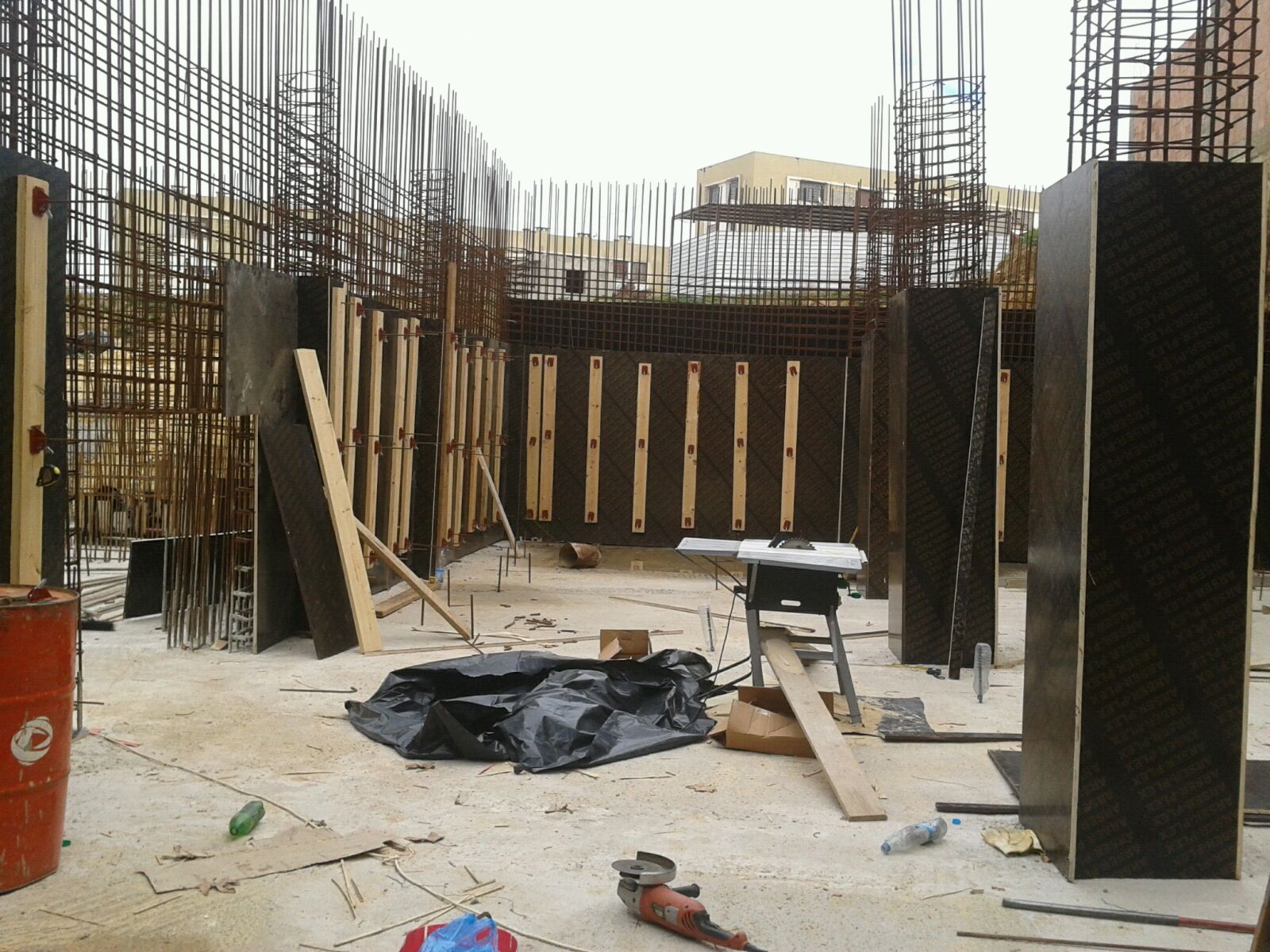 Estructura de cerramiento de parking y forjado