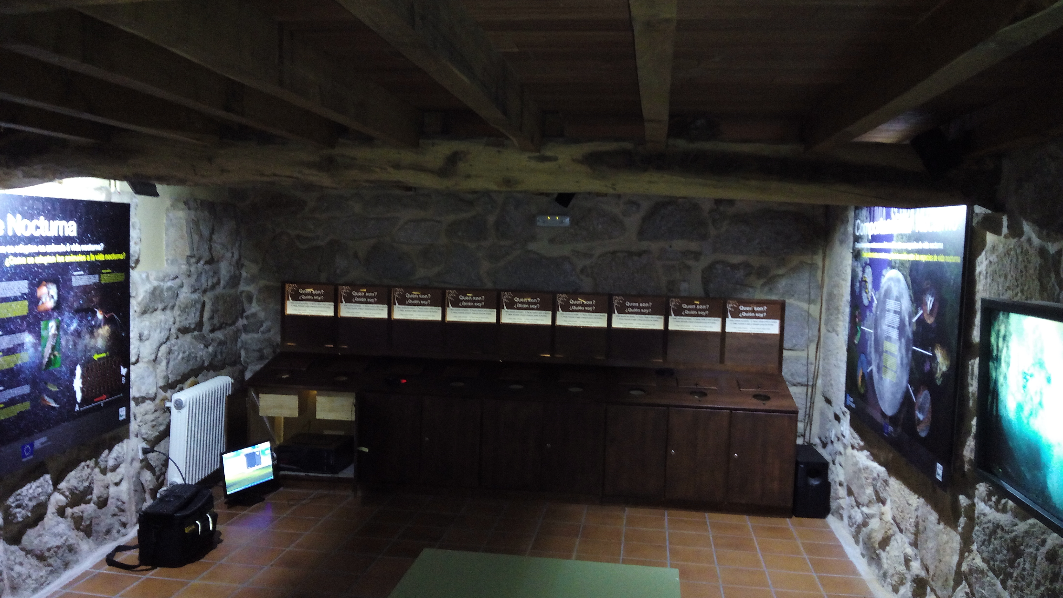 Mueble con tecnologia led y sonidos de animales