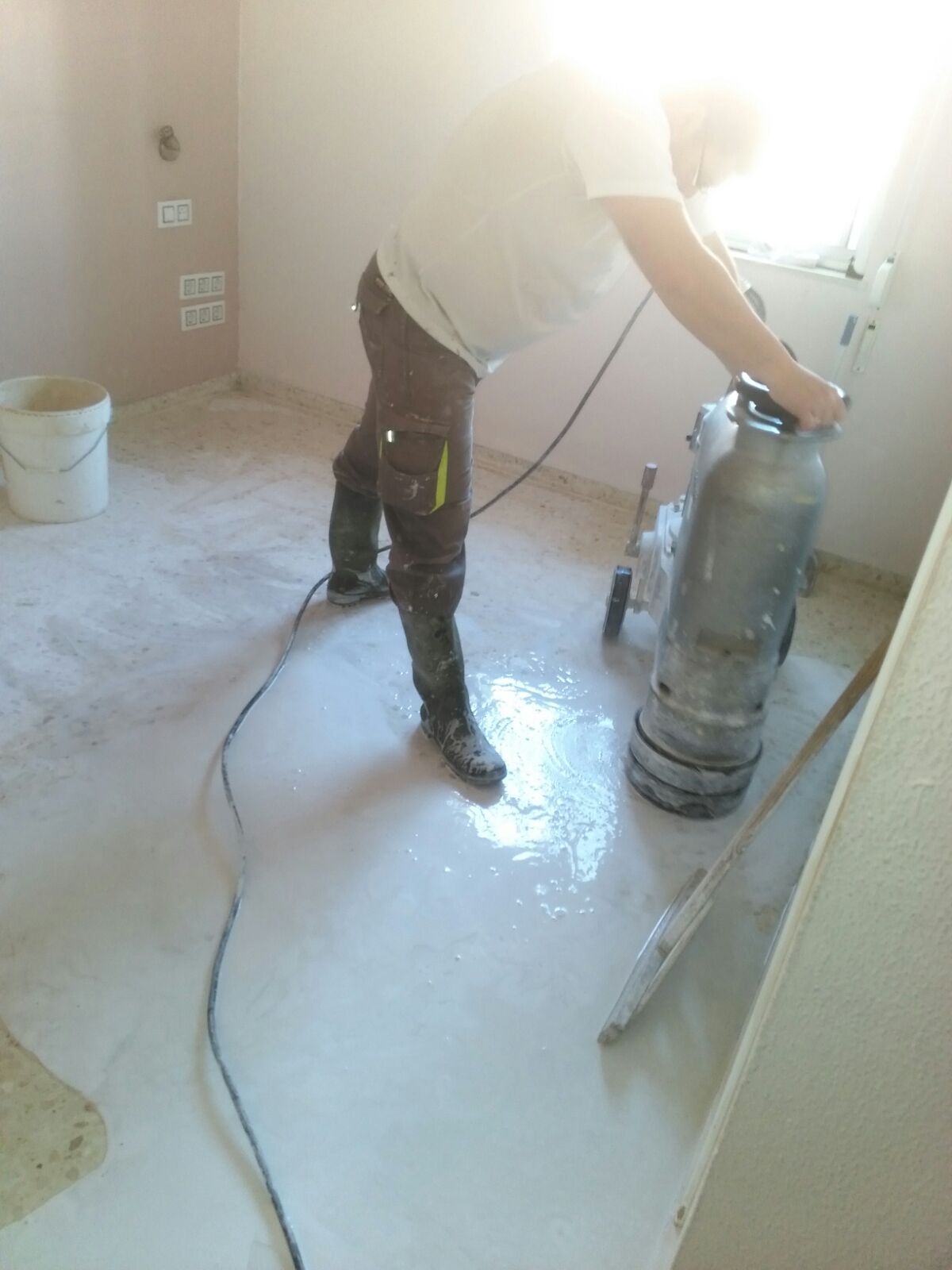 Trabajo de pulido de vivienda