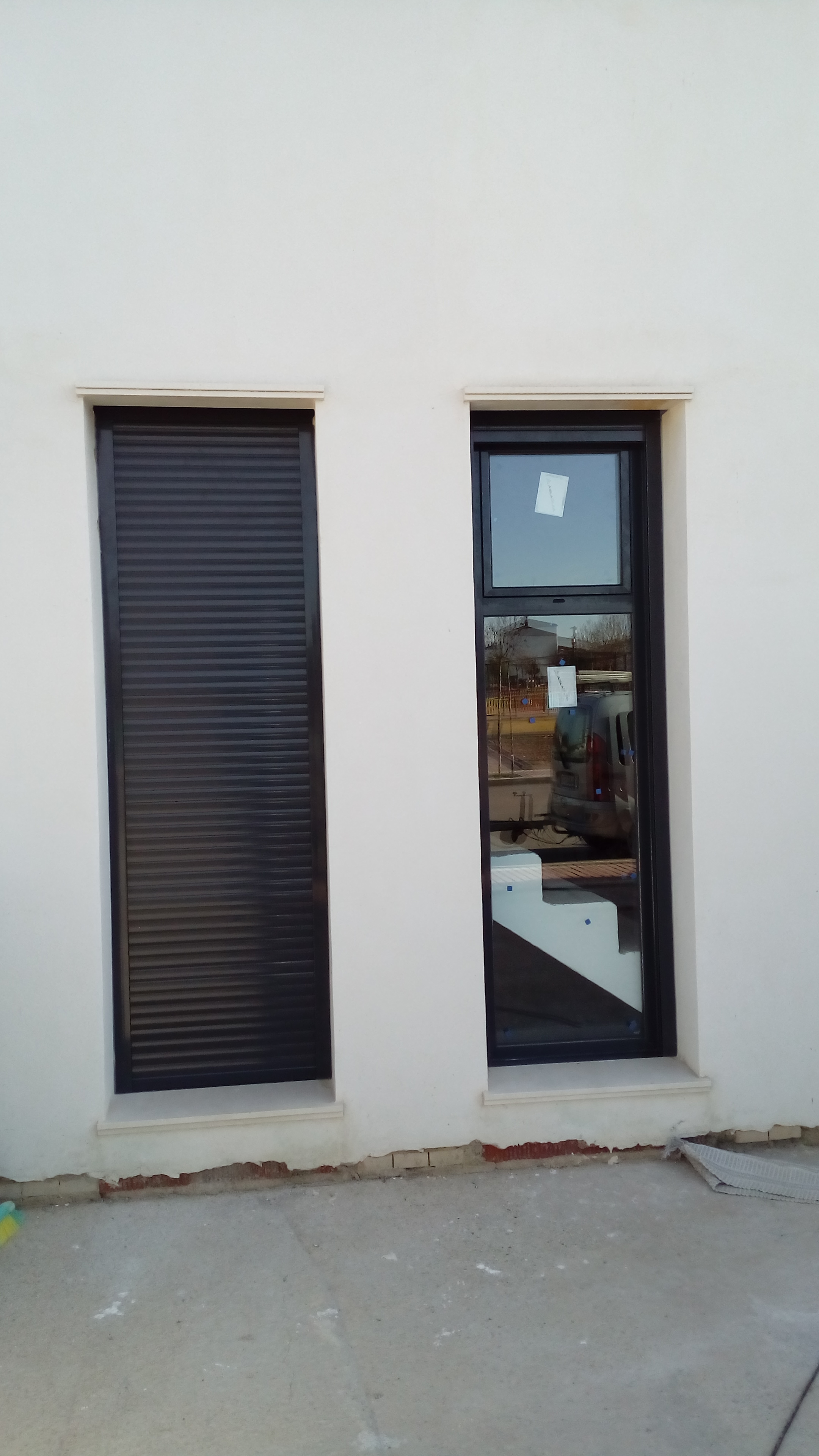 Ventana con un fijo inferior en tal 7016