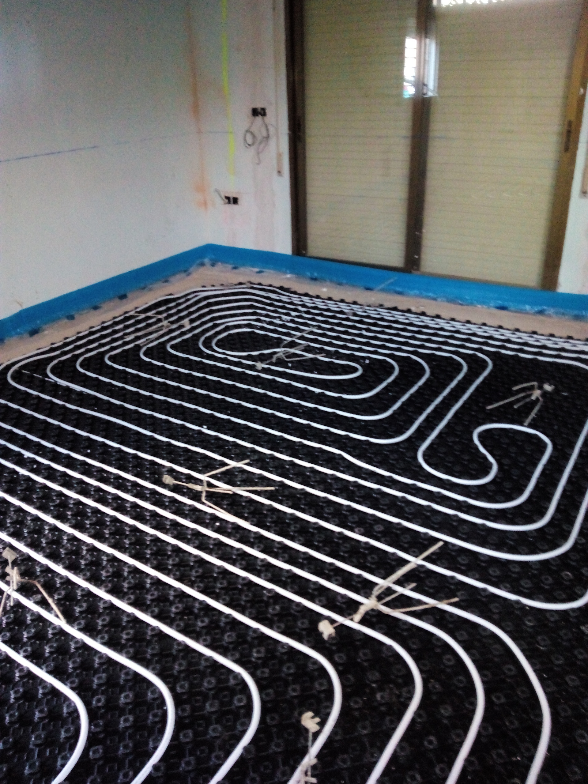 INTALACIÓN DE SUELO RADIANTE EN VIVIENDA UNIFAMILAR CONDUCCIONES