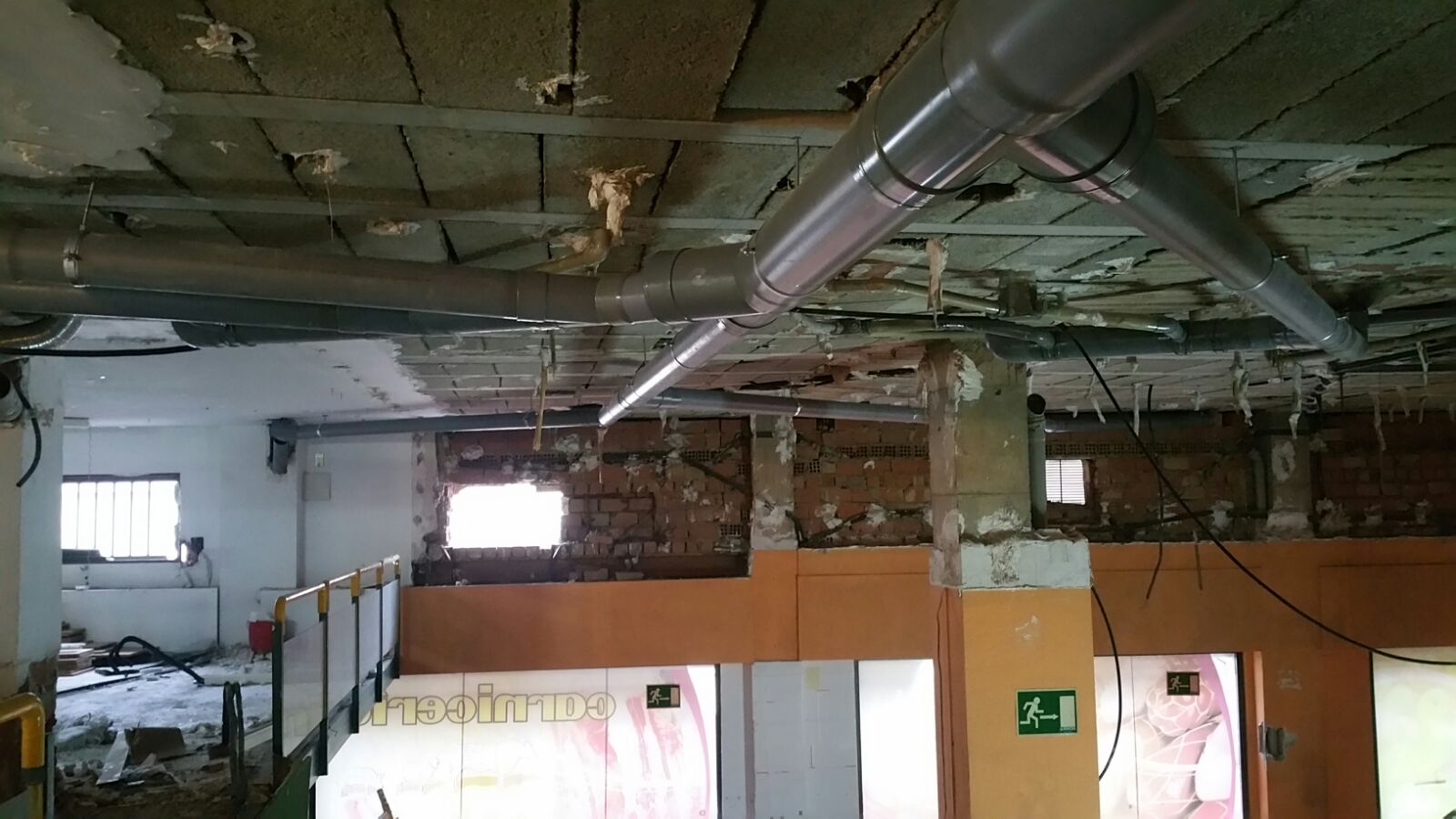 Reforma de saneamiento en local