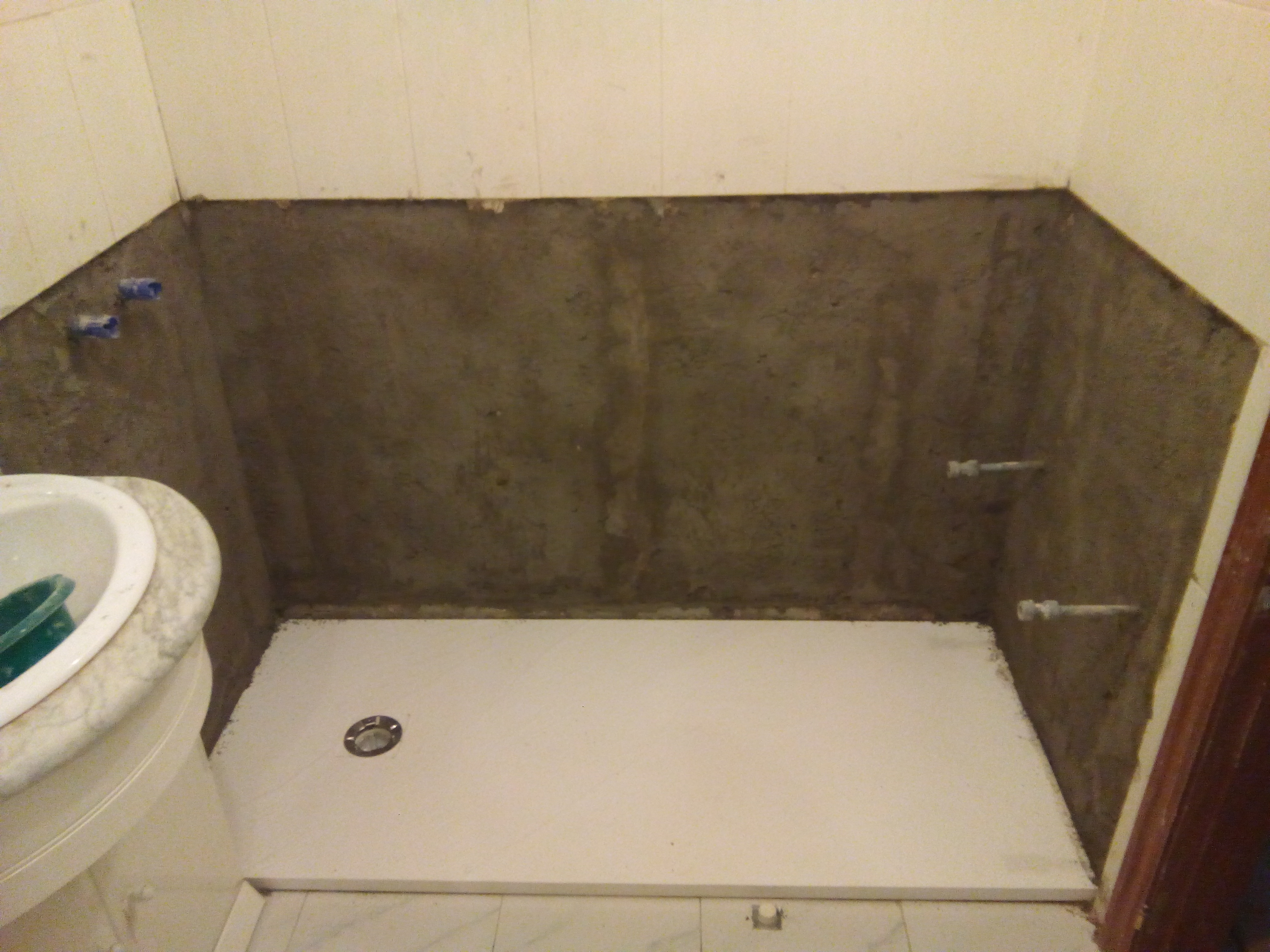 colocación de plato y preparado para azulejar