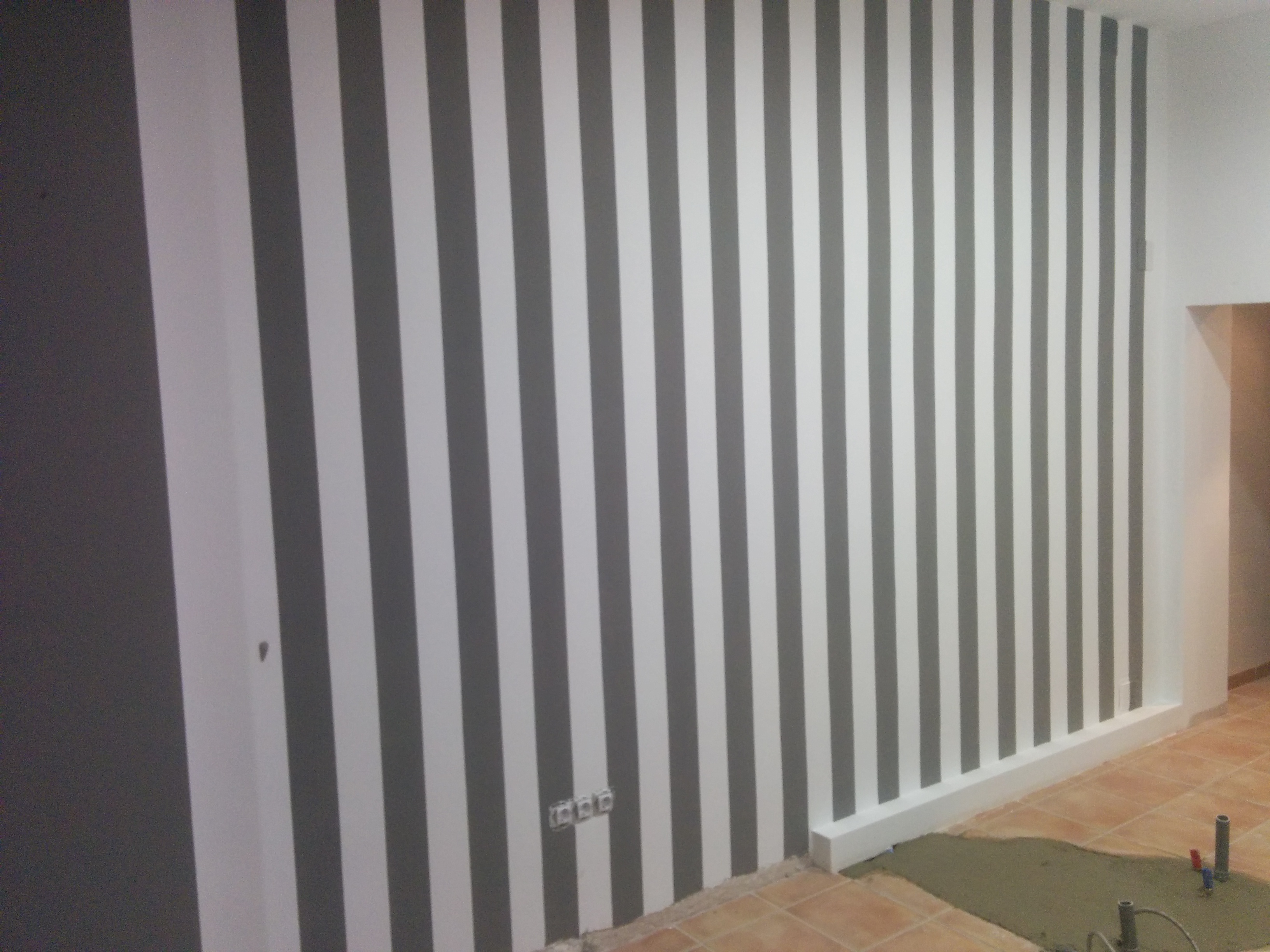 Pared a rayas en peluquería son rapiña