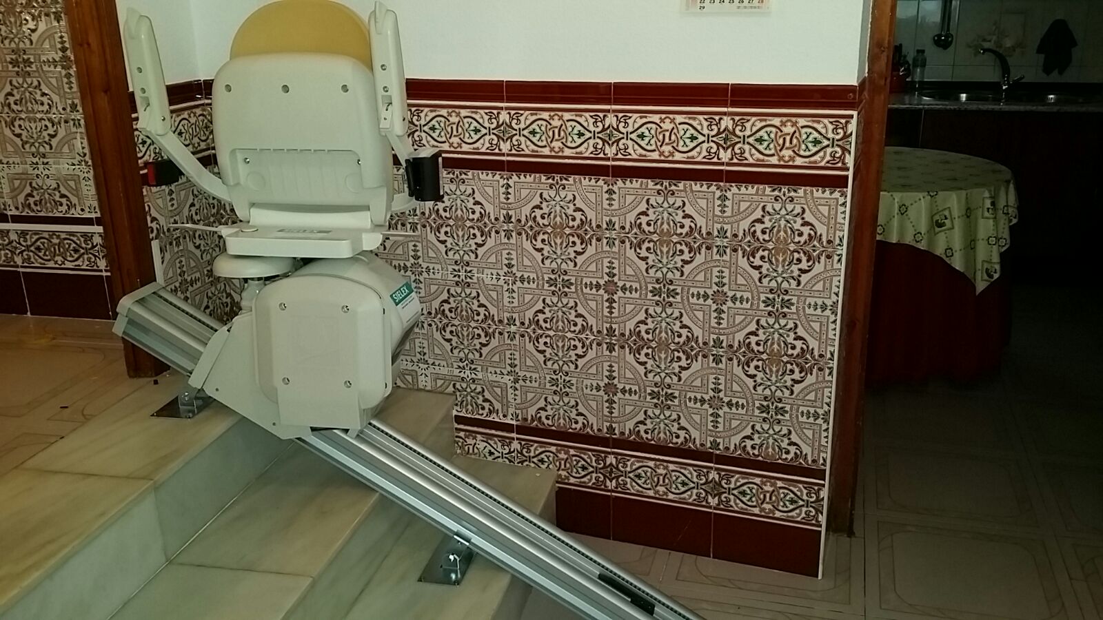 Silla salvaescalera recta plegada. 