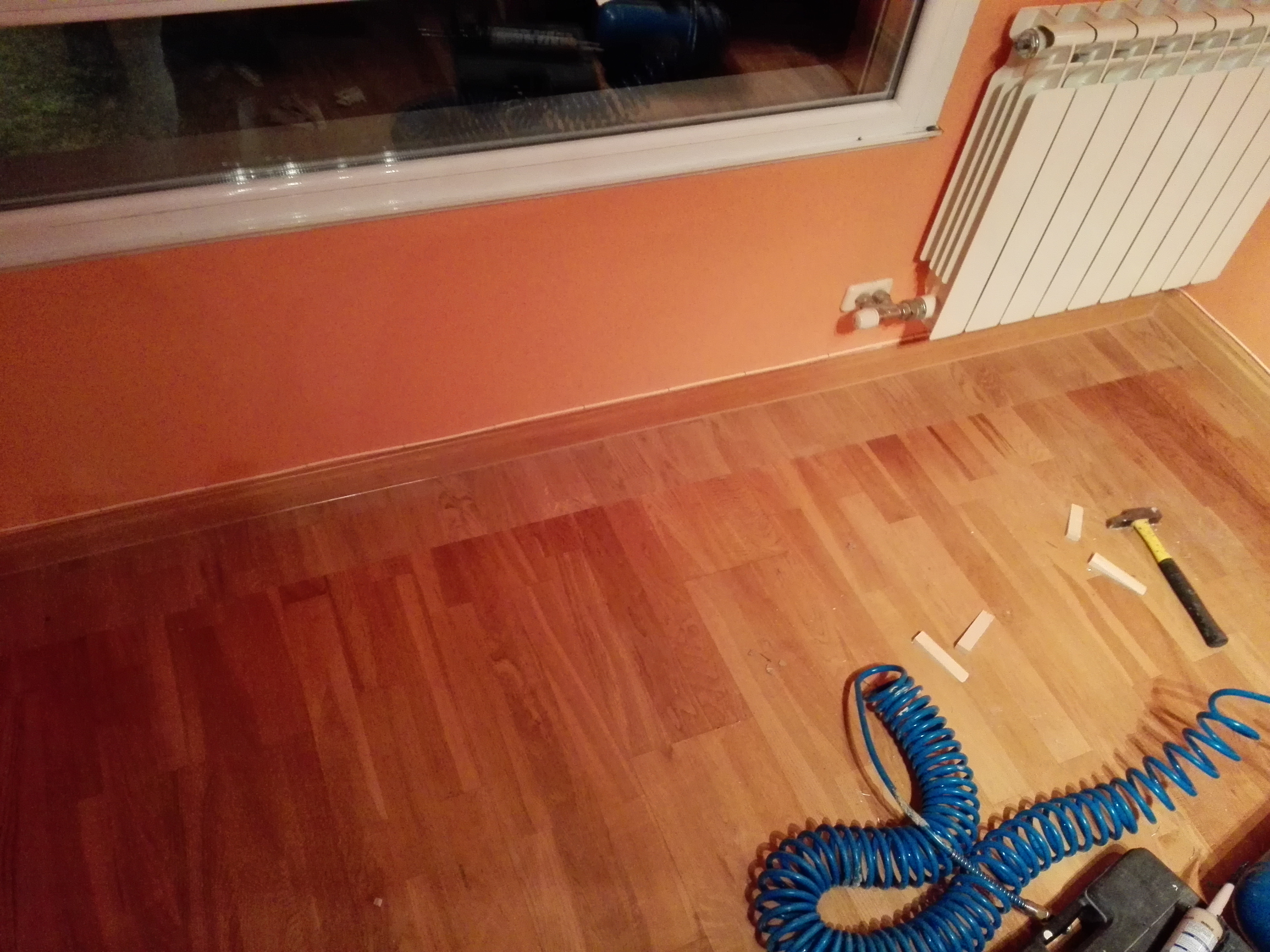 Reparación suelo por humedad