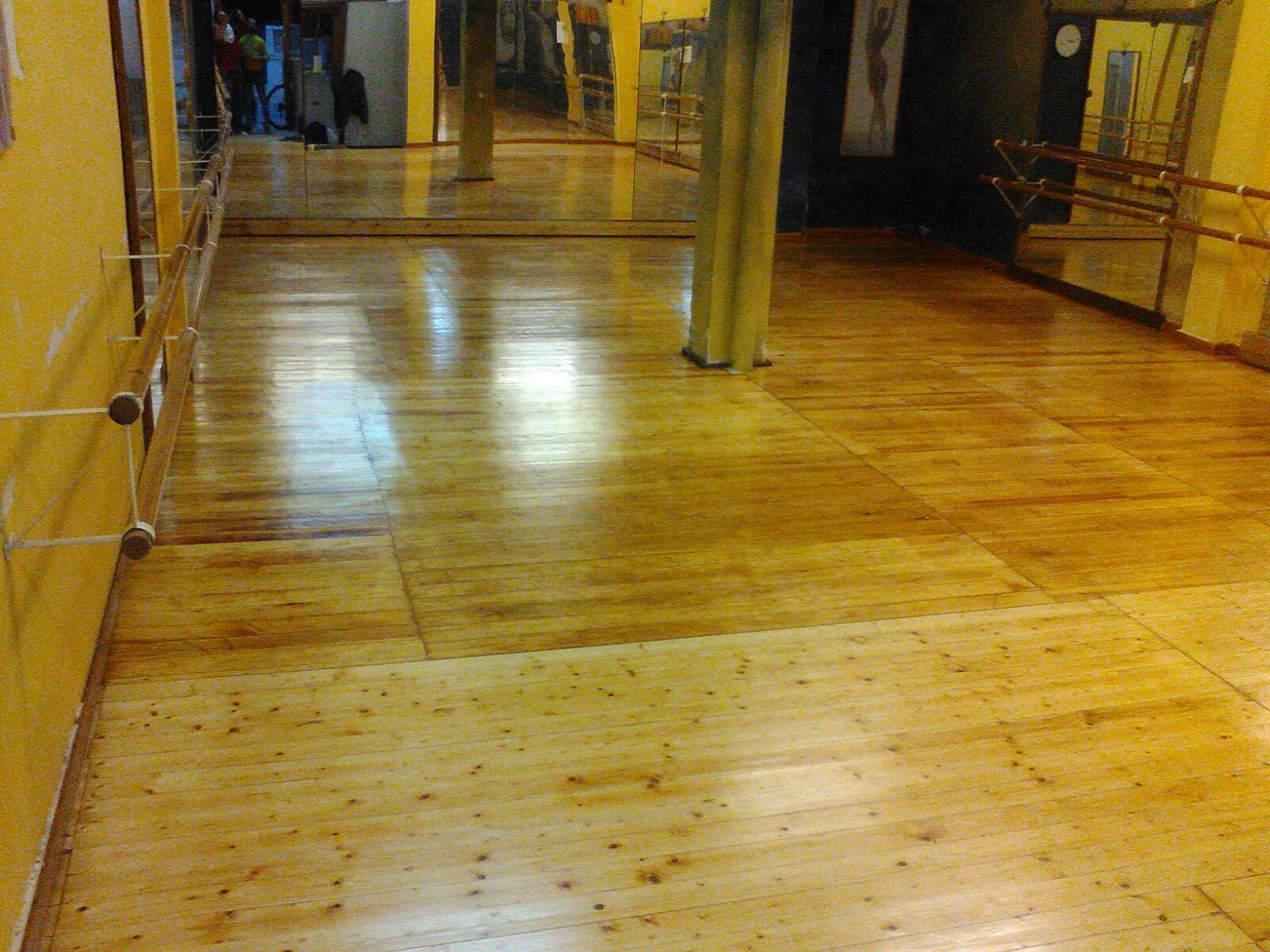 Acuchillado, masillado y barnizado de sala de ballet (Valencia)