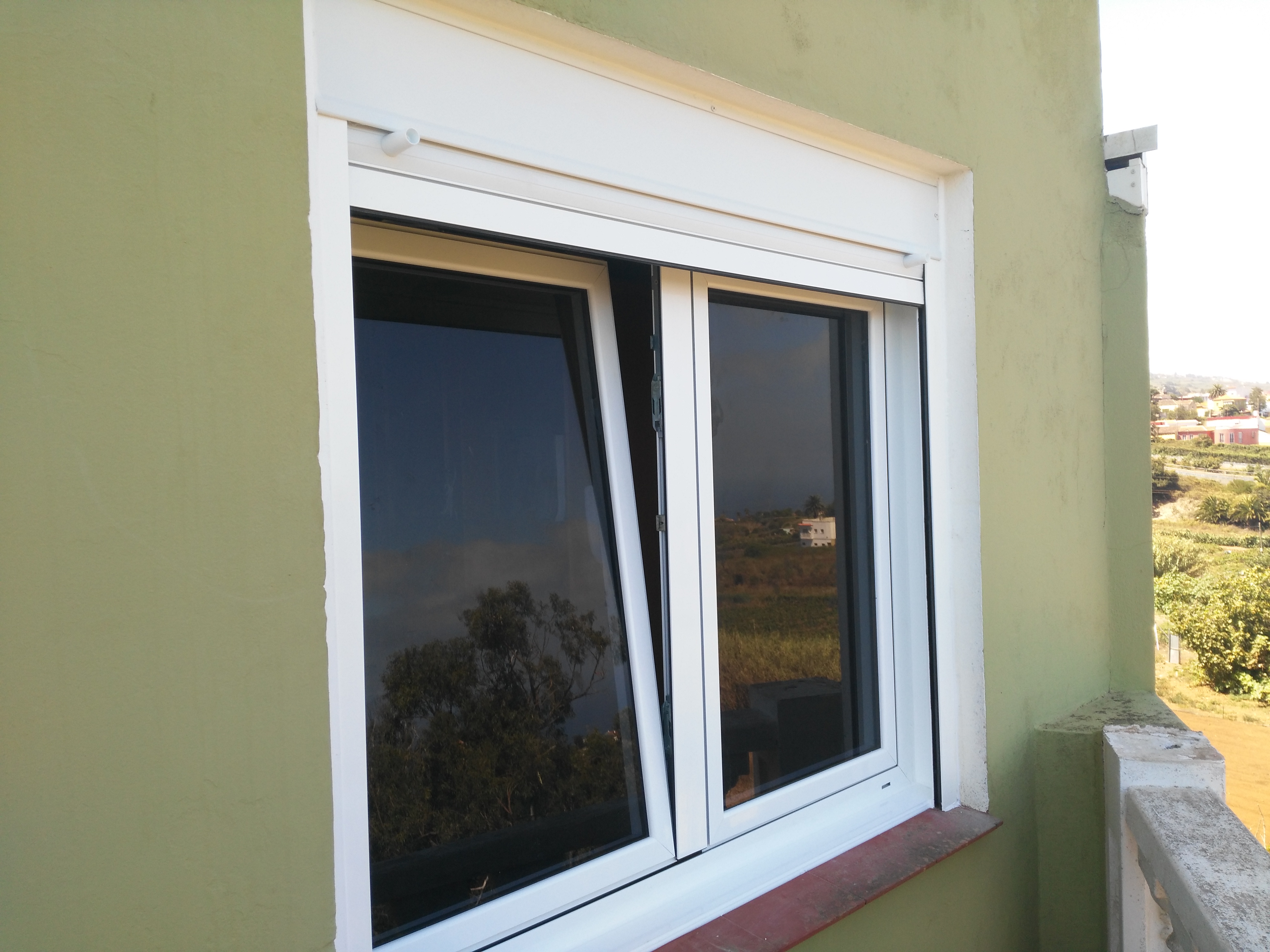 Compacto persiana enrollable y oscilobatiente