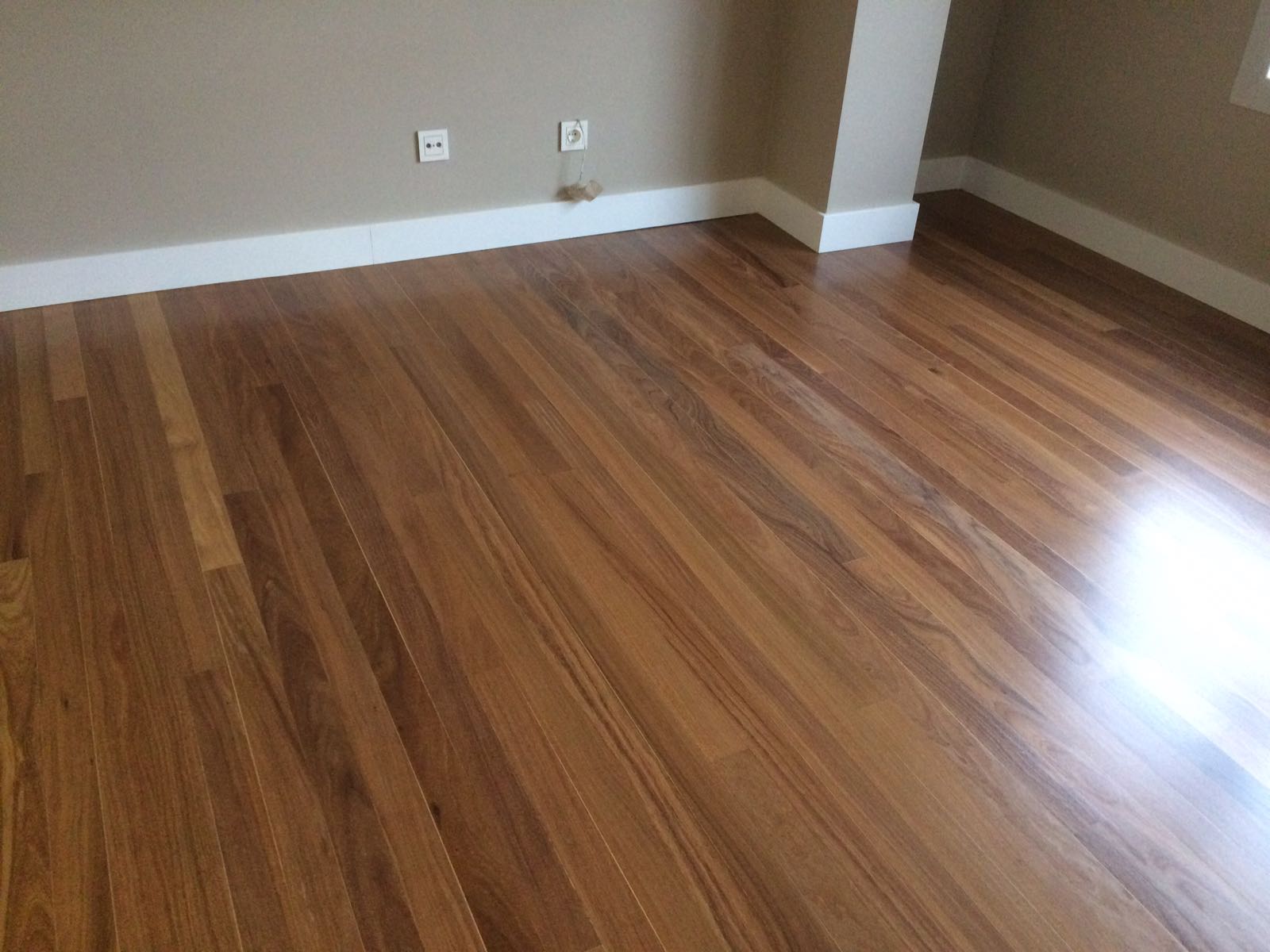 Tarima flotante satinada