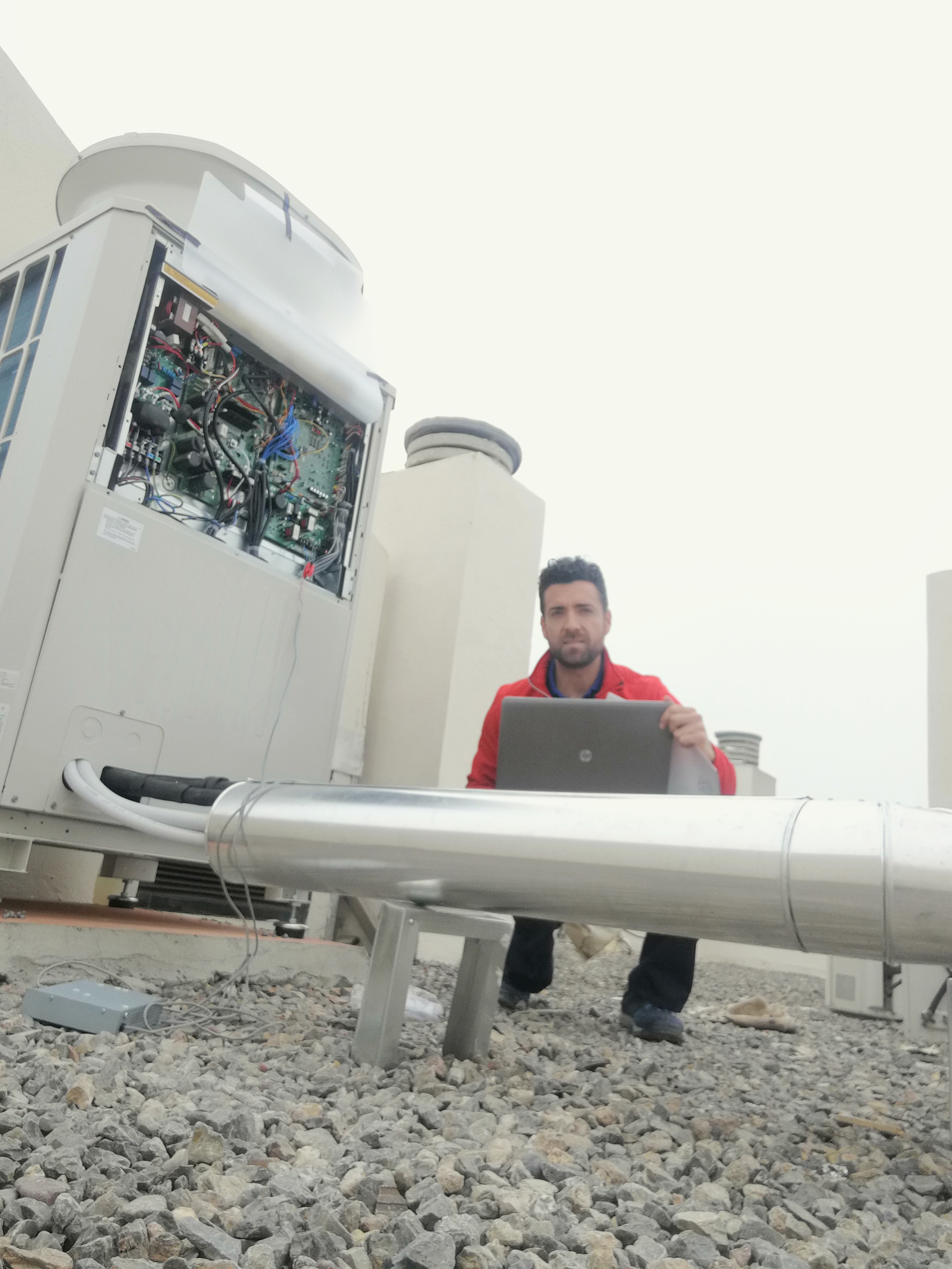 INSTALACION DE EQUIPO DE CLIMATIZACION PARA CLINICA