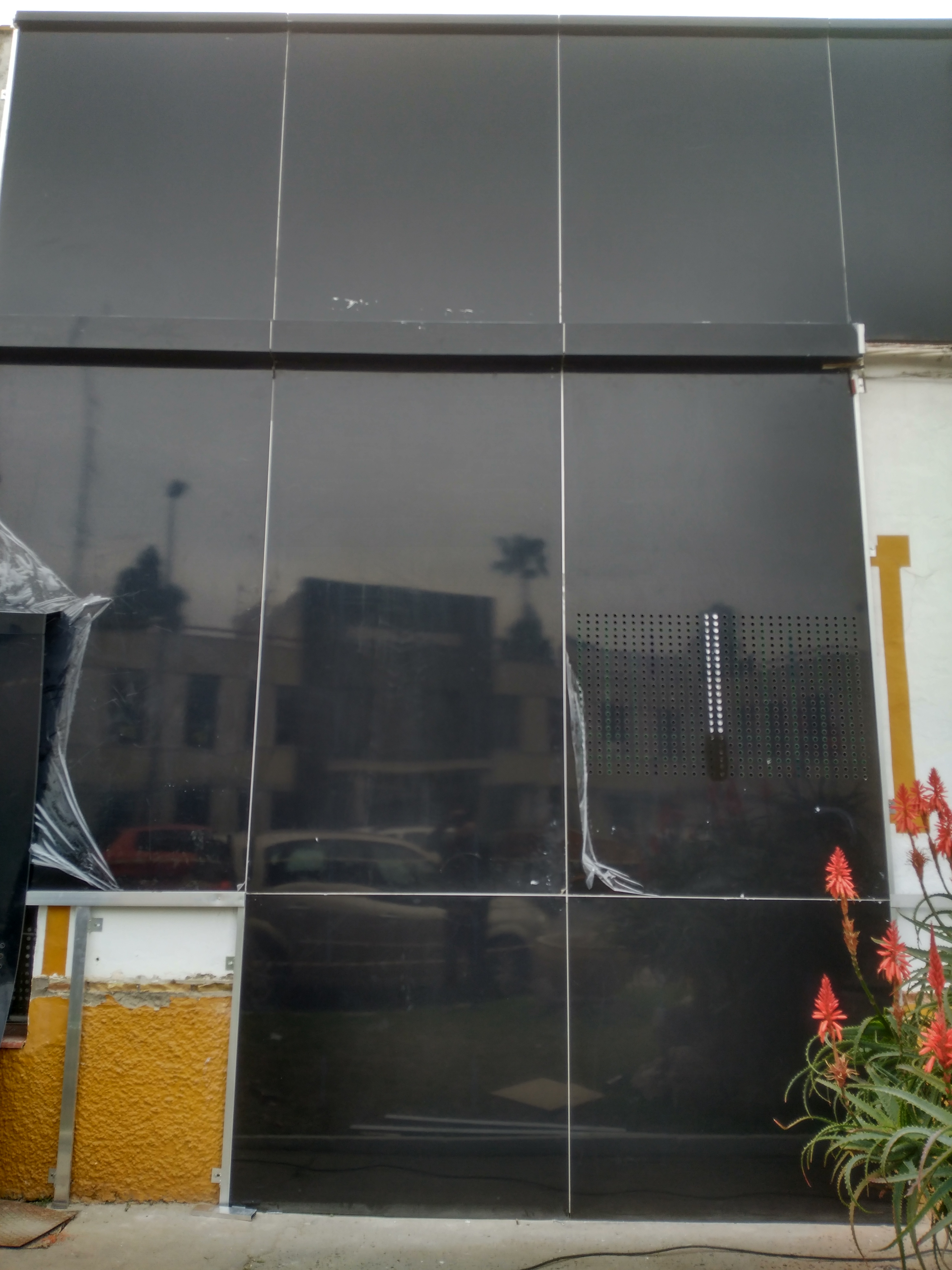 Fachada ventilada en panel composite