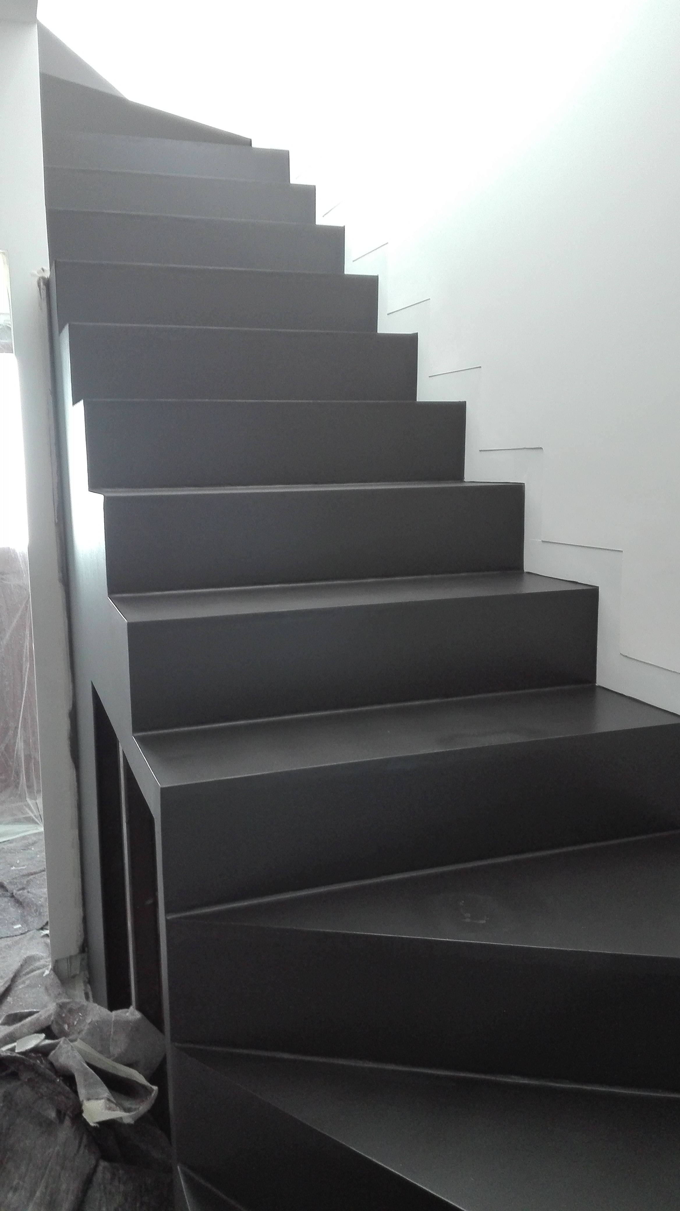 Pintado de.escalera de hierro,con exposi