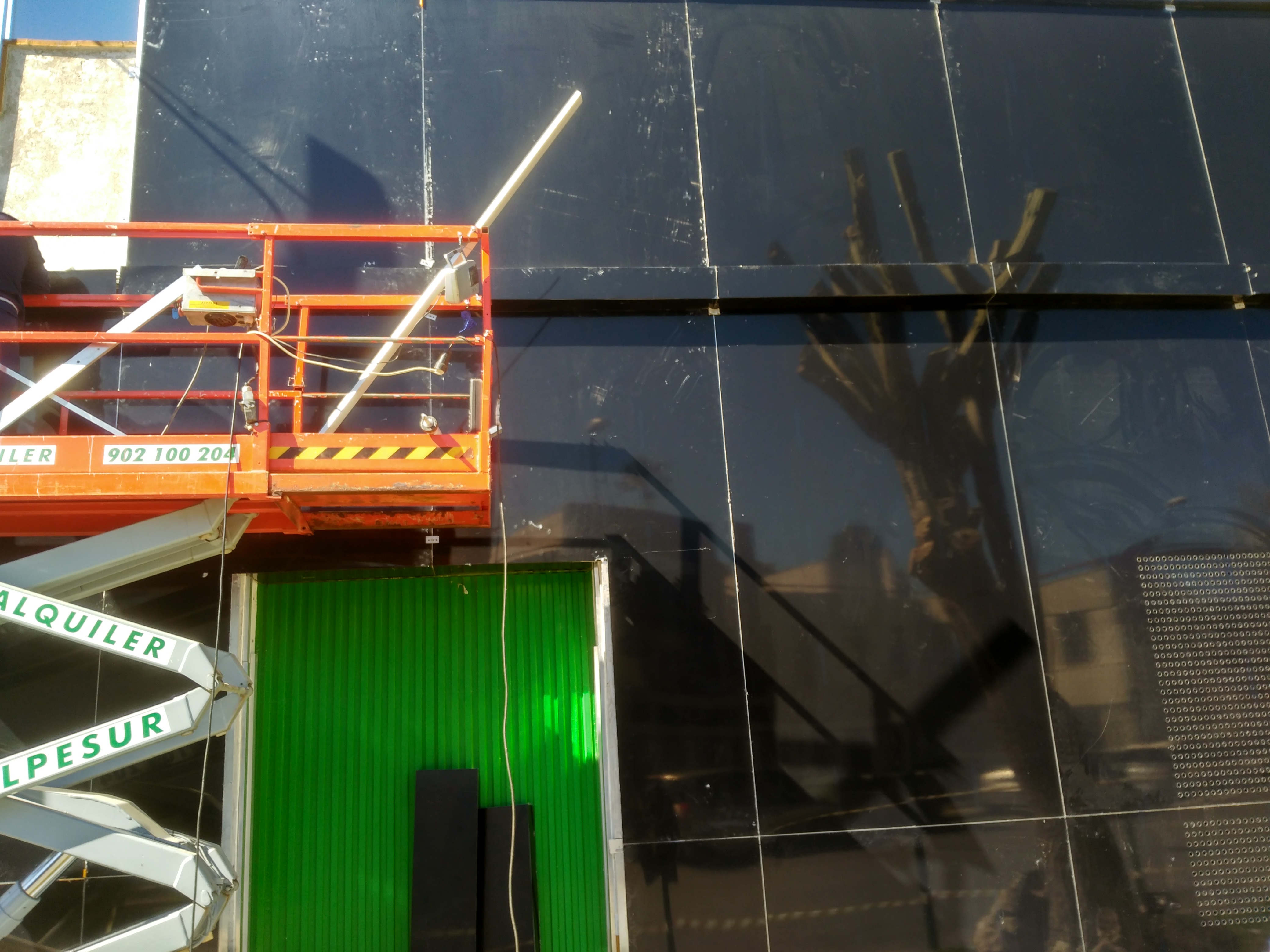 Fachada ventilada en panel composite