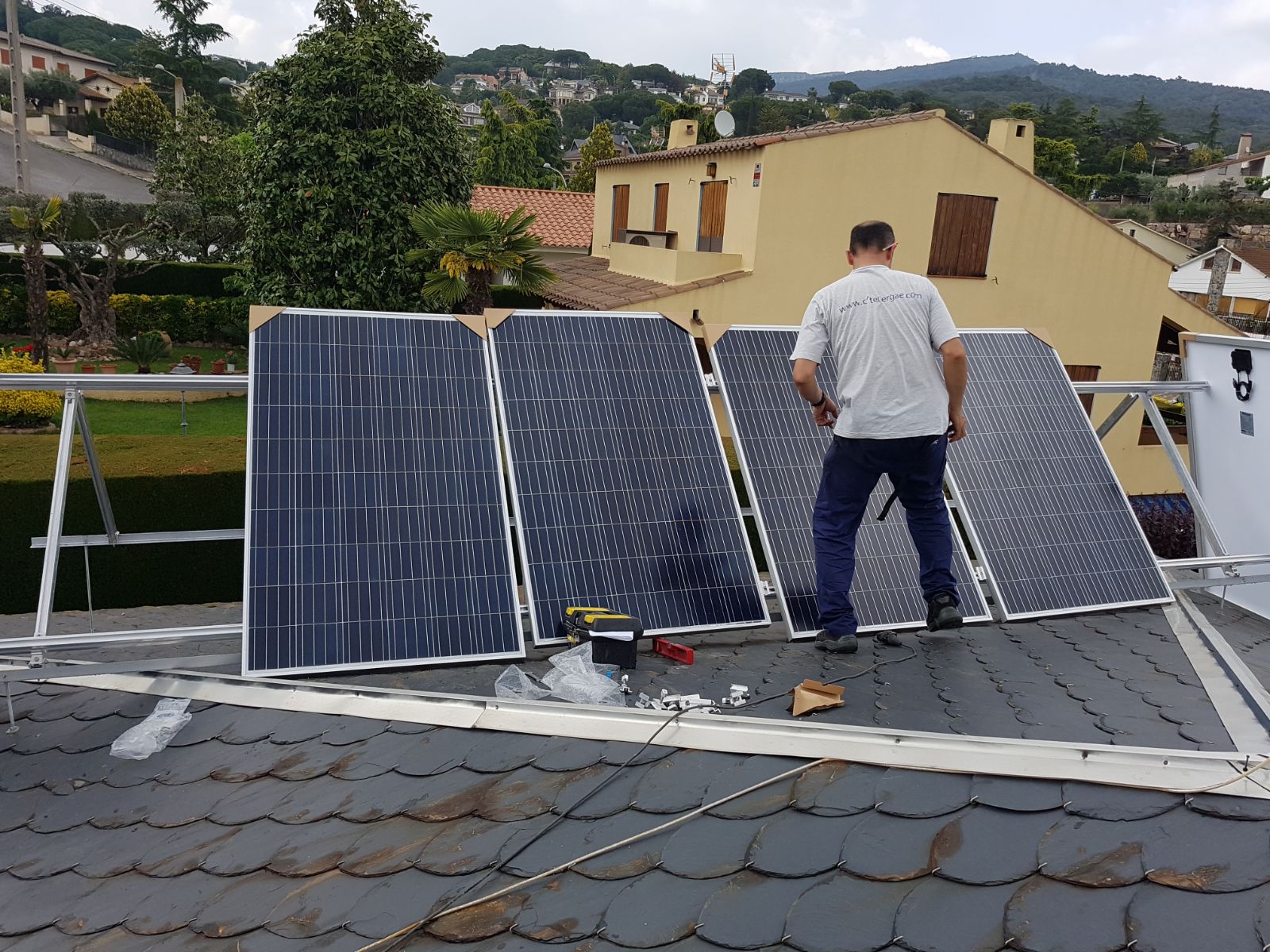 Instalación de energía solar Fotovoltaica para Autoconsumo de 1.5 kW en zona 3 con inyección 0. Caldes de Montbui