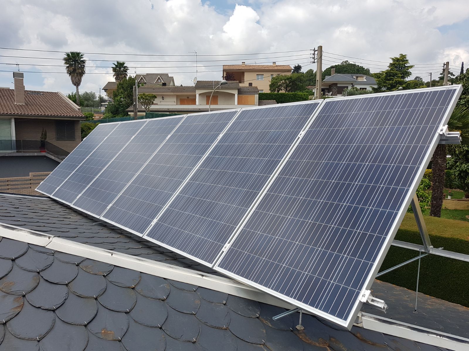 Instalación de energía solar fotovoltaica para autoconsumo de 1.5 kw en zona 3 con inyección 0 Caldes de montbu