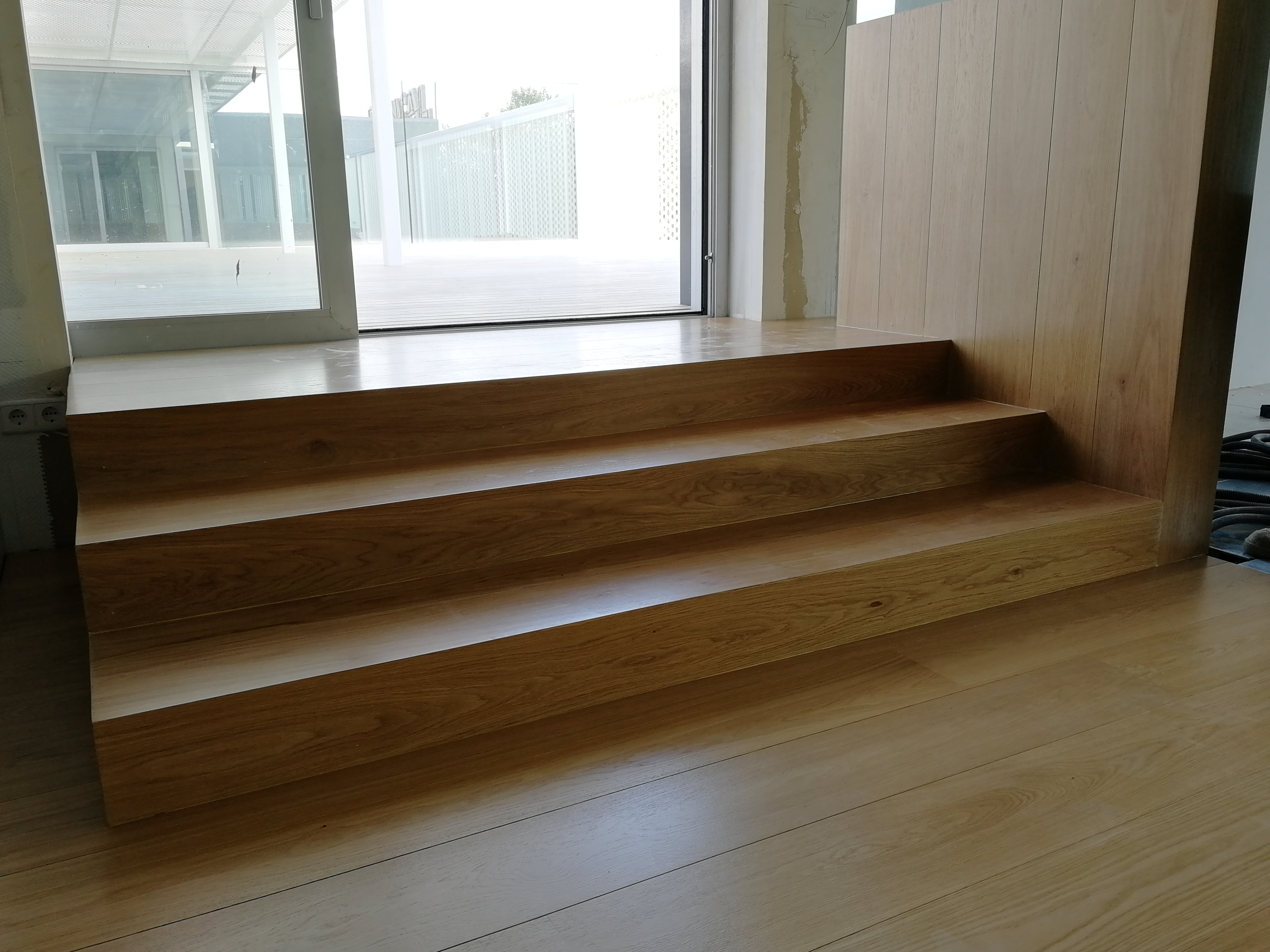Escaleras con madera de castaño