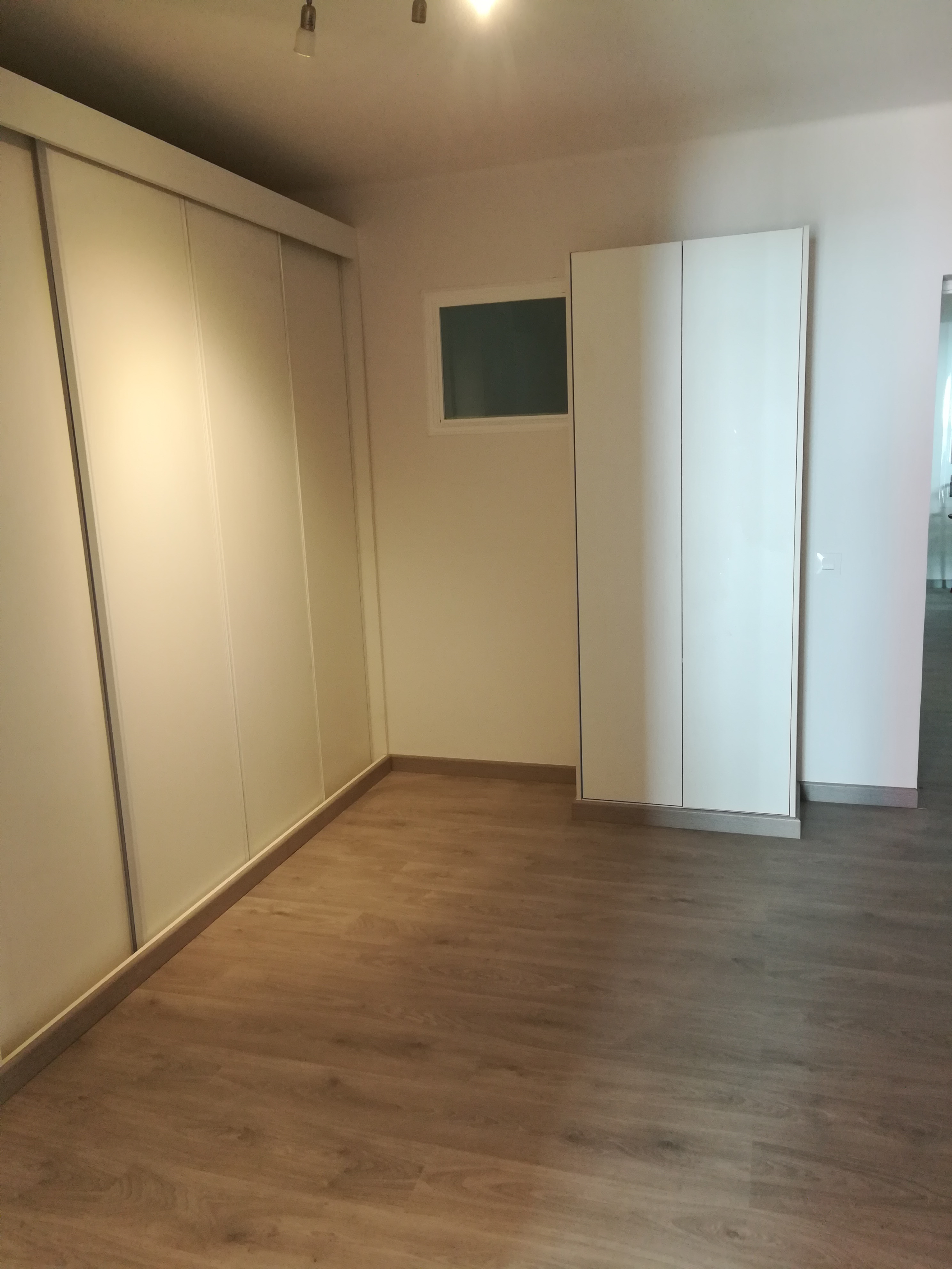 Acabados de parquet y armarios