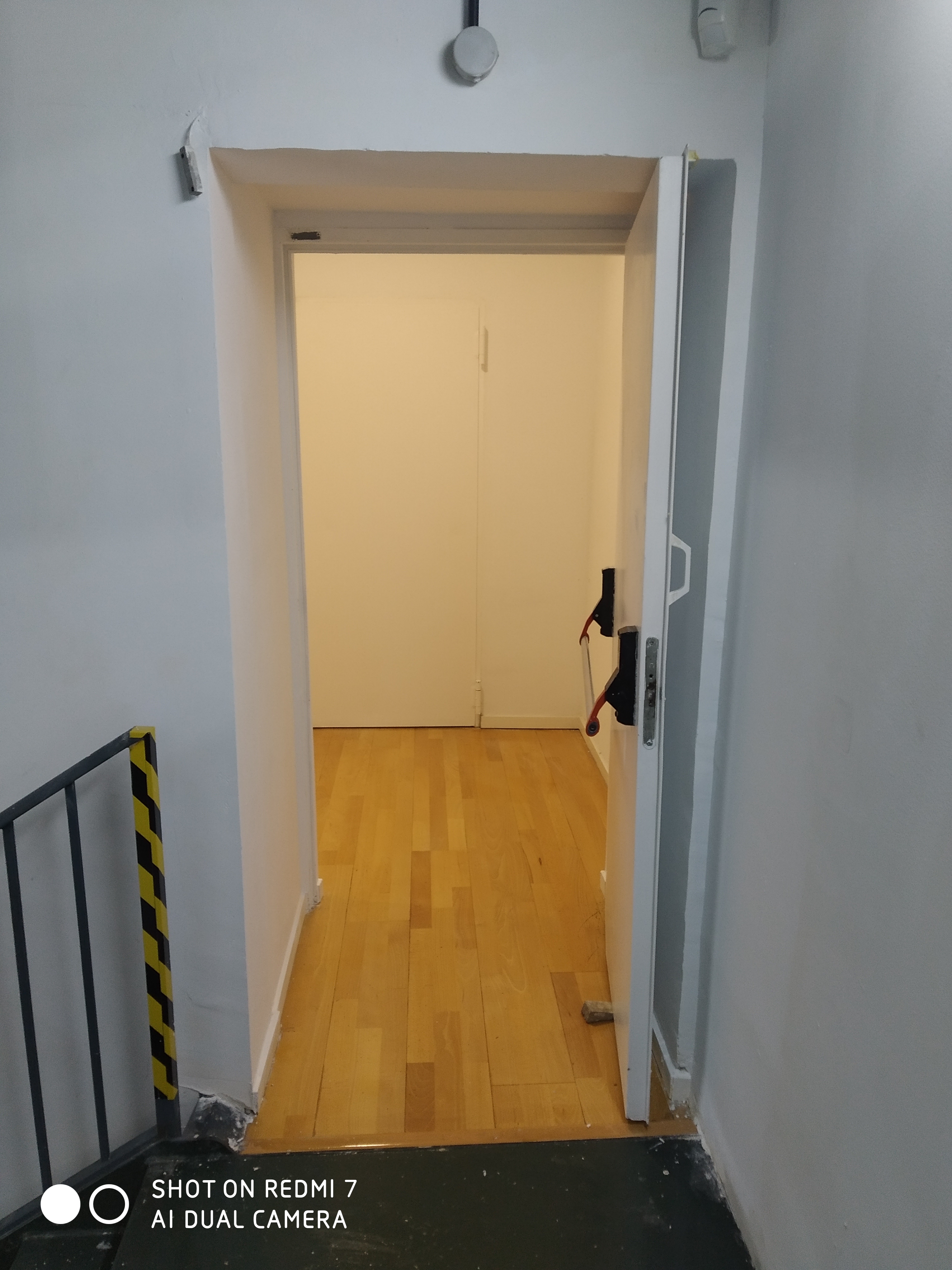 Reubicación de puerta emergencia