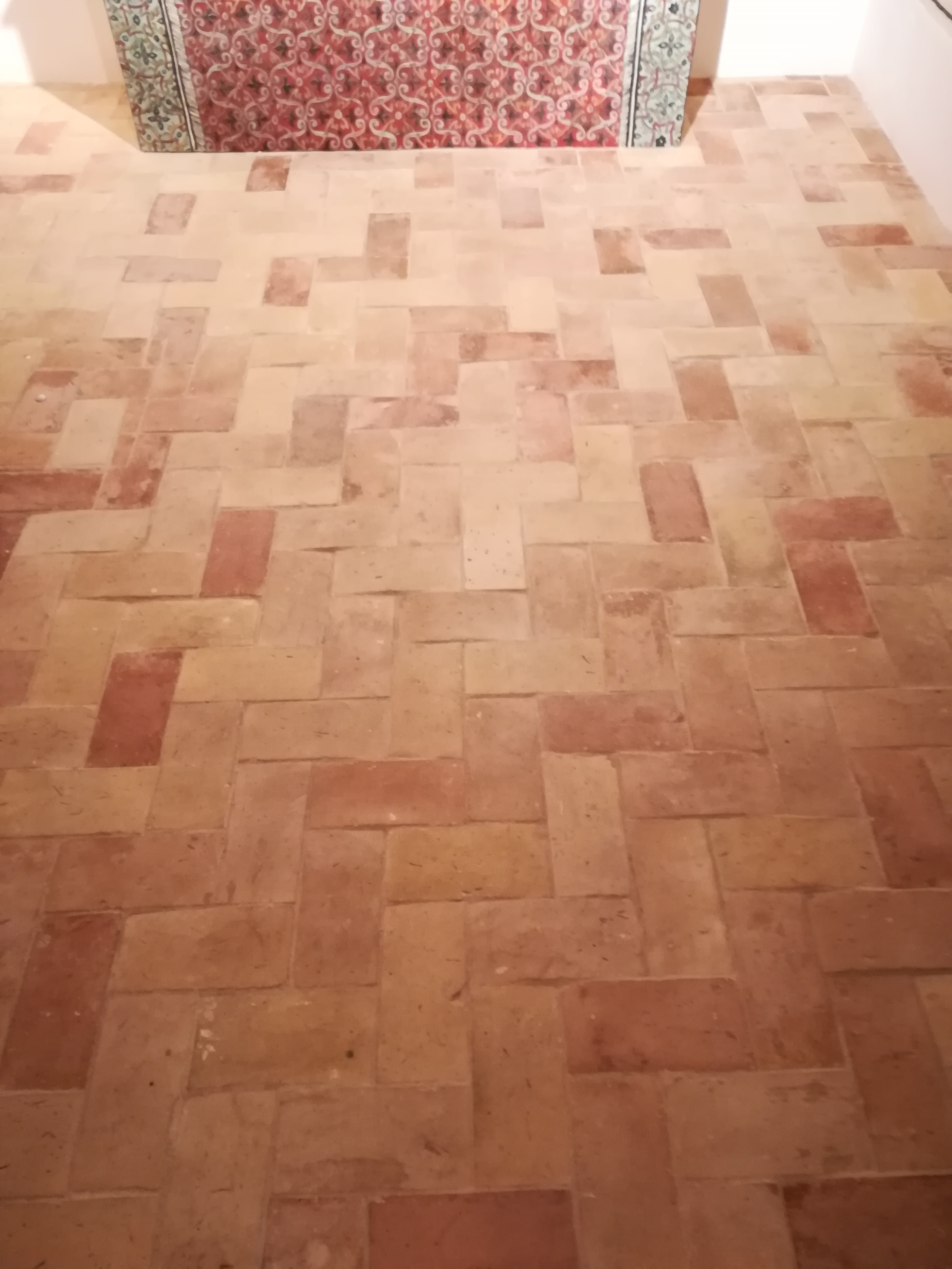 Suelo ladrillo de barro antiguo