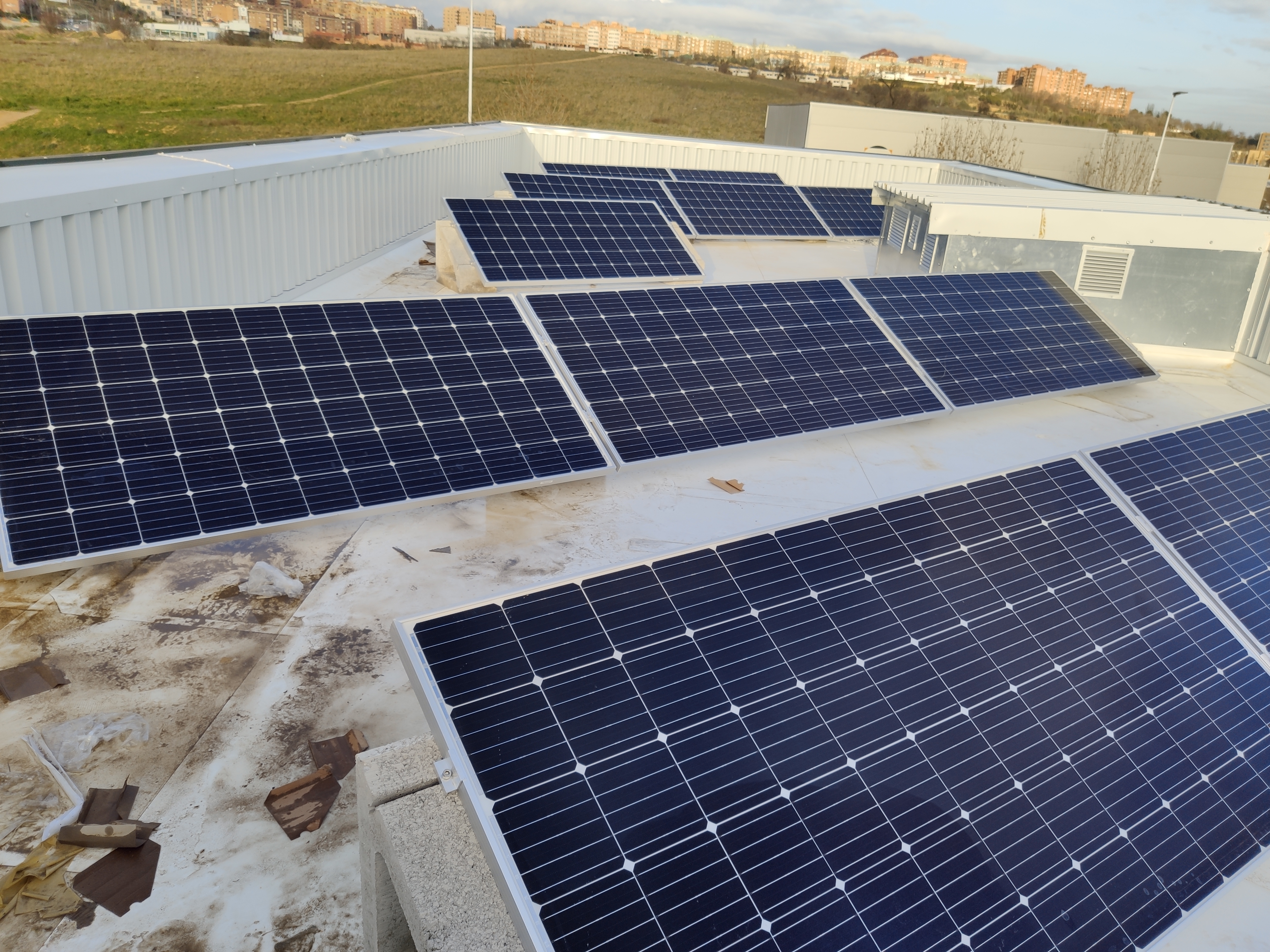 cubierta con paneles fotovoltaicos