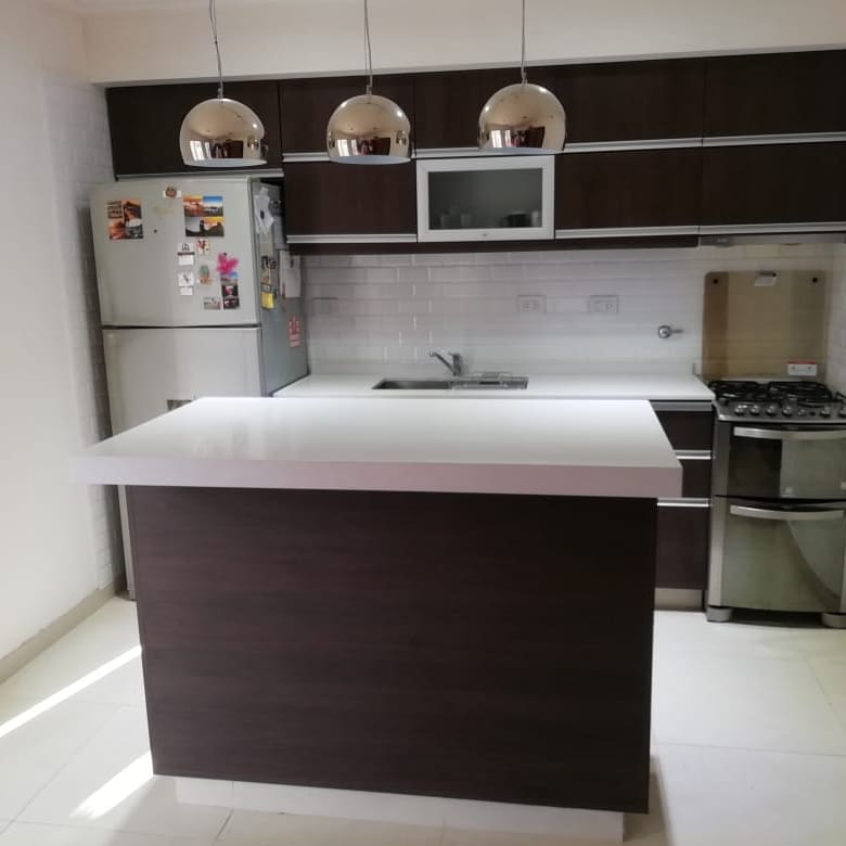 Cocina con península.