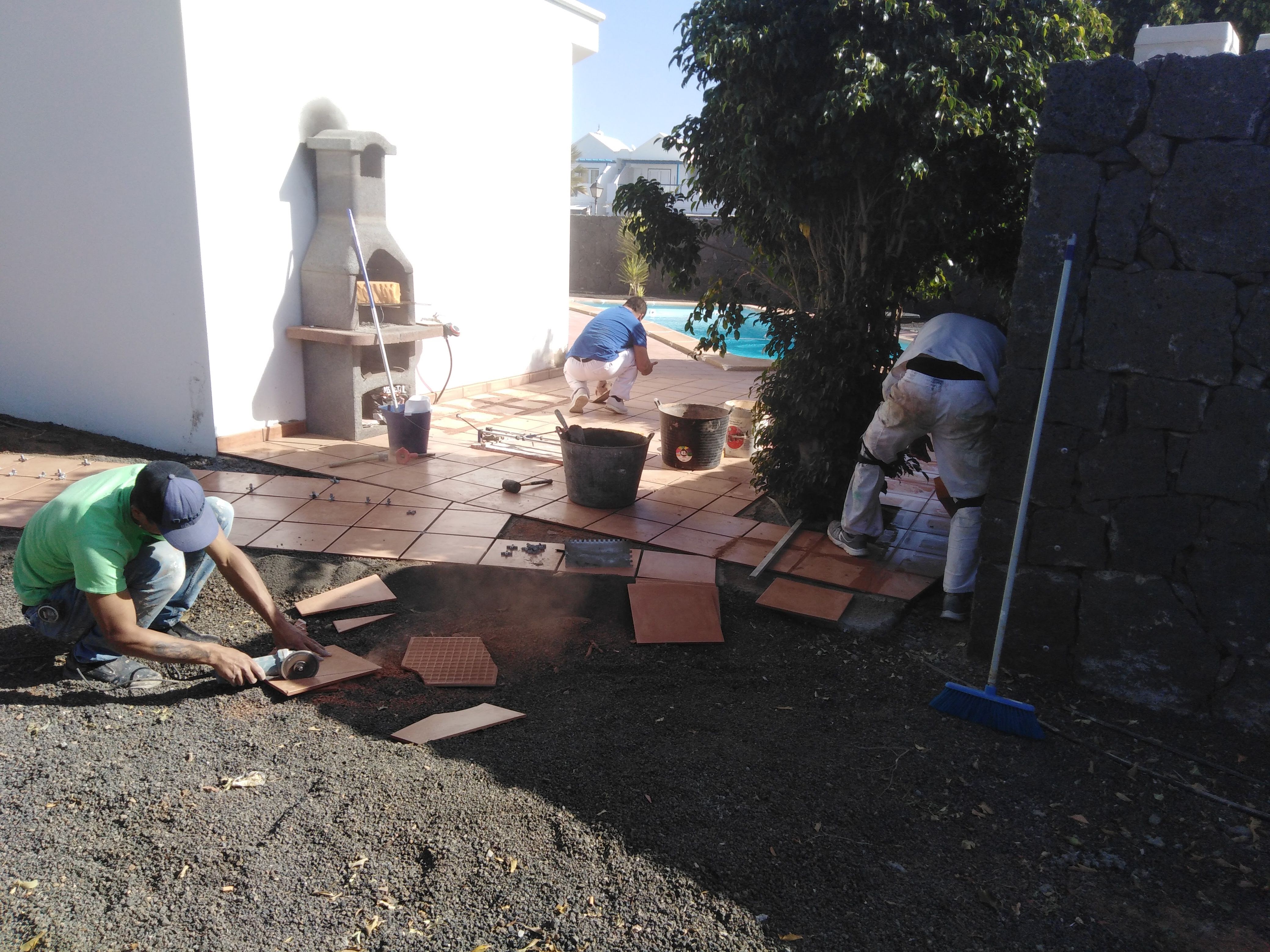 Haciendo paimento en plaqueta