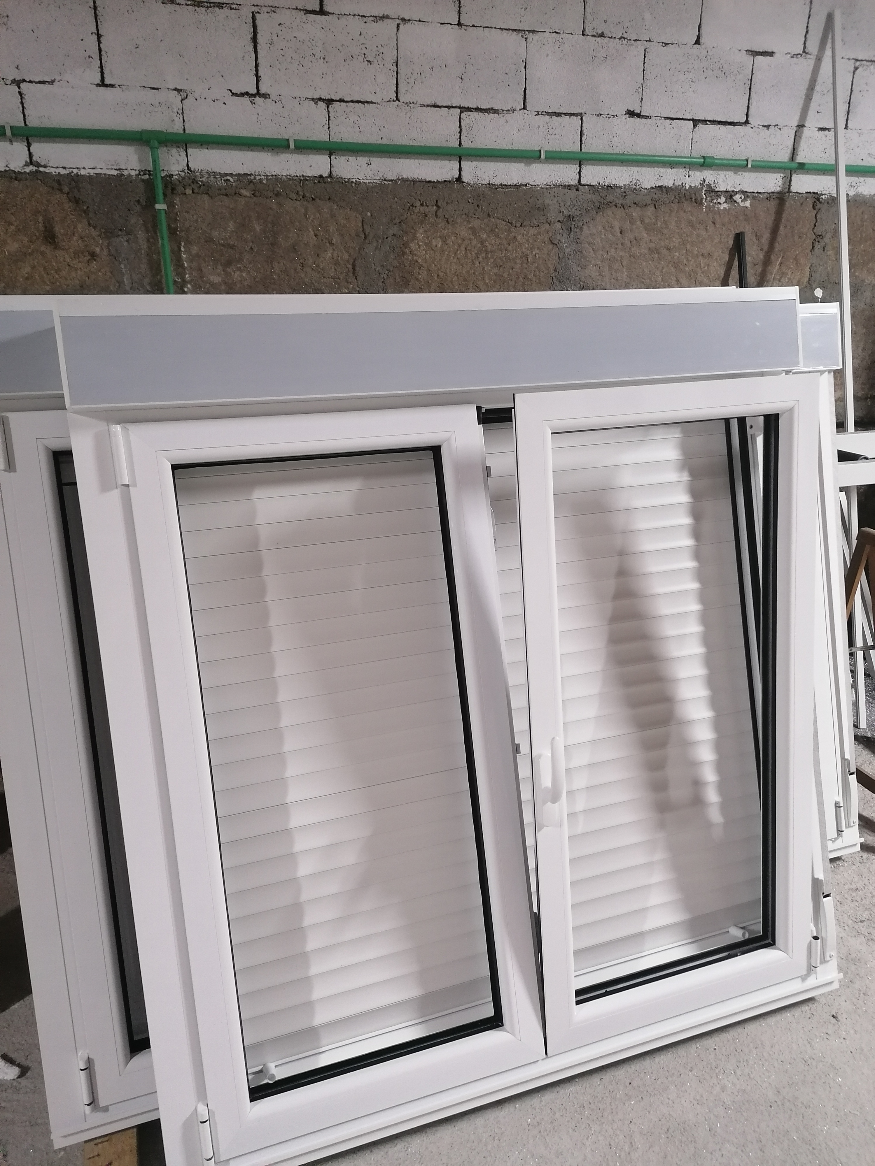 Ventana oscilobatiente