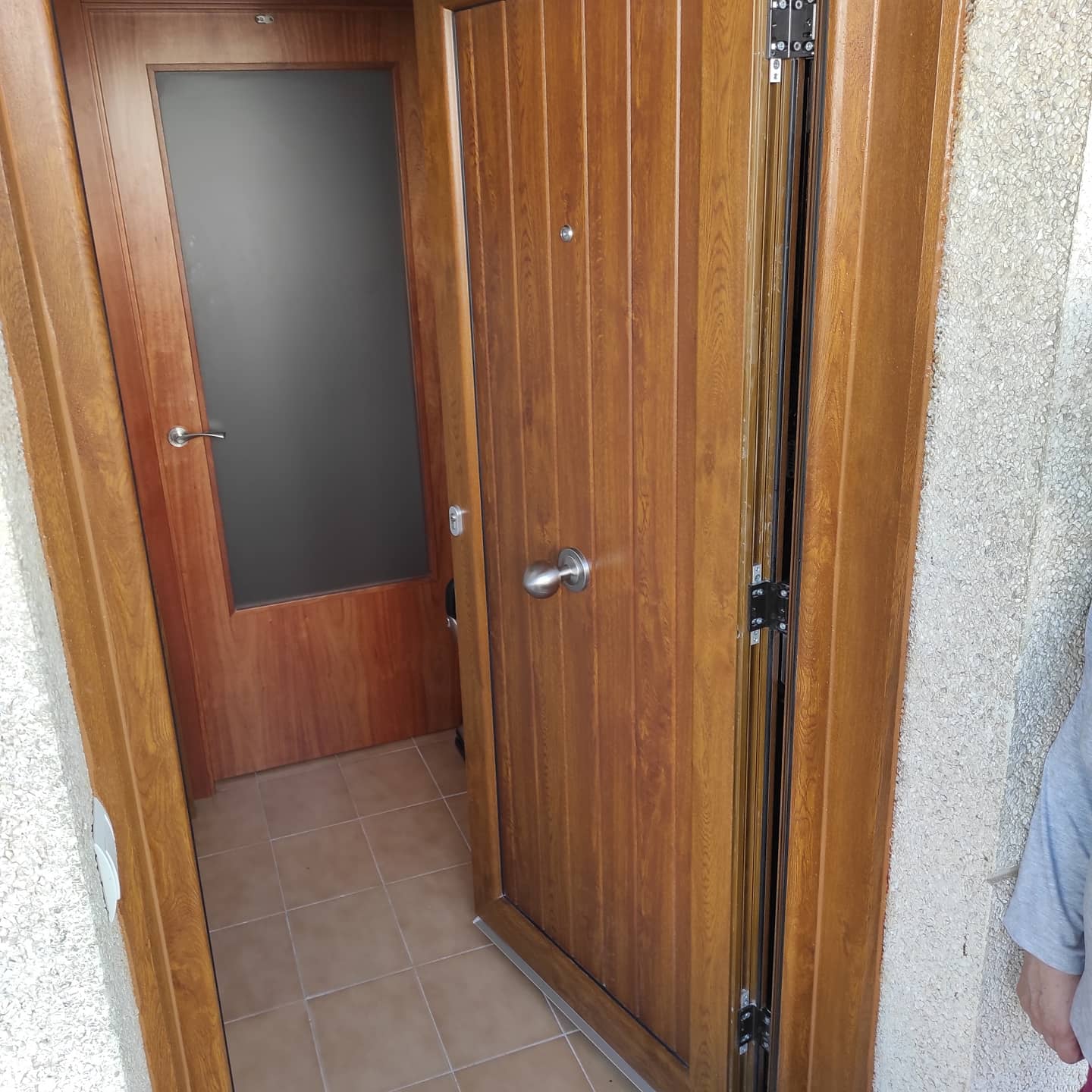 Sustitución puerta PVC en color roble dorado