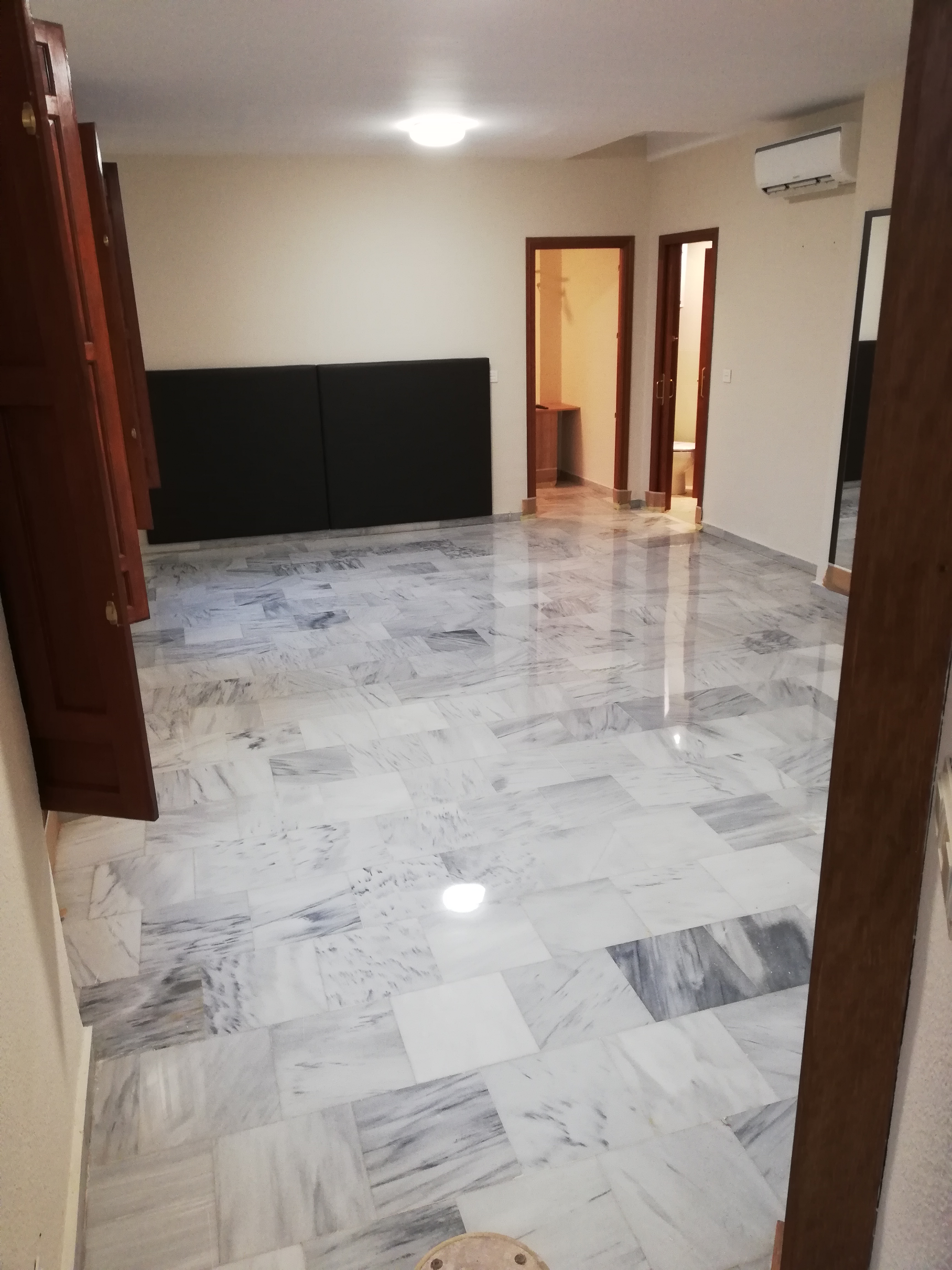 Diamabtado de marmol blanco