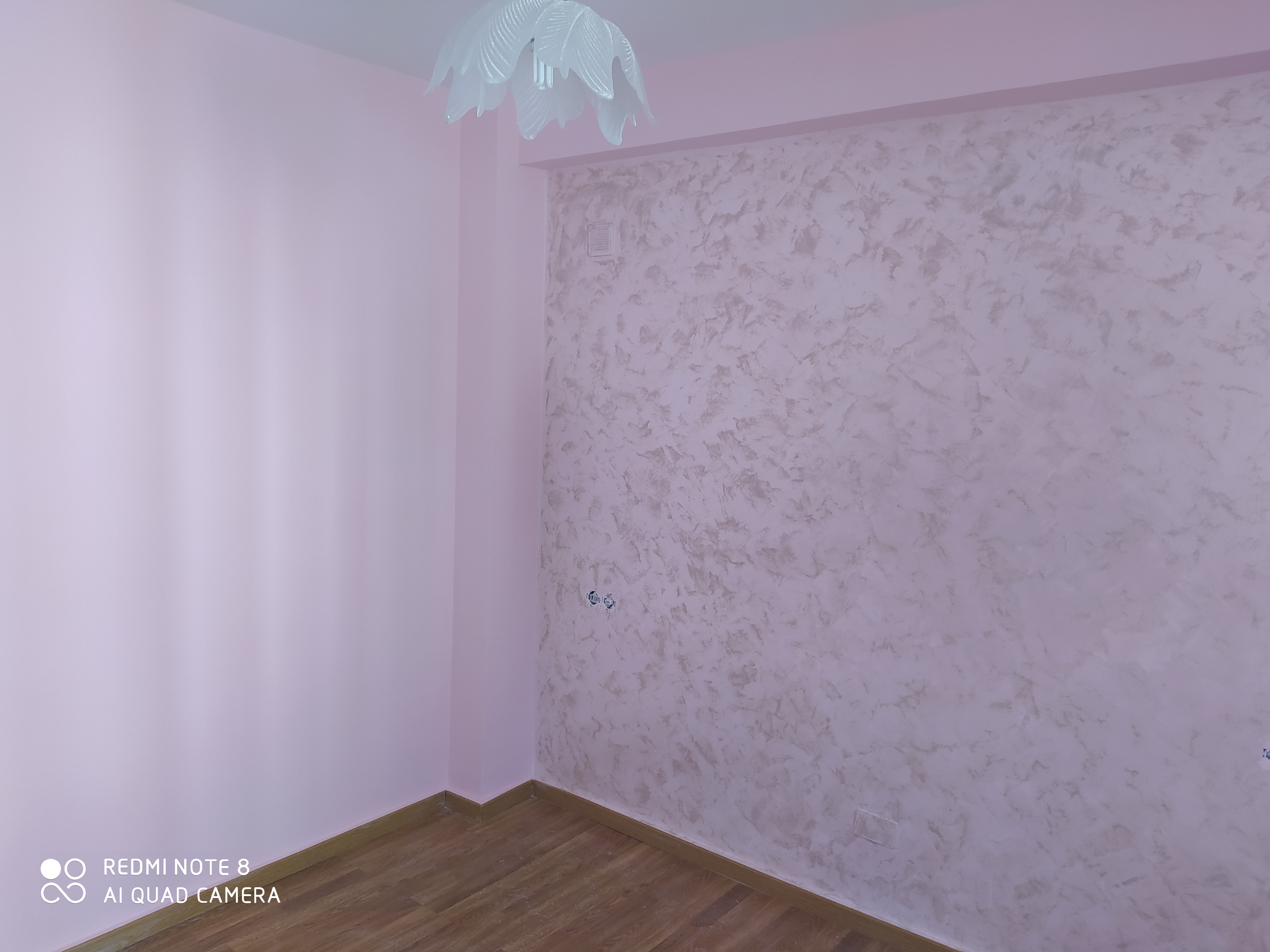 Pintado y acabado de habitación.