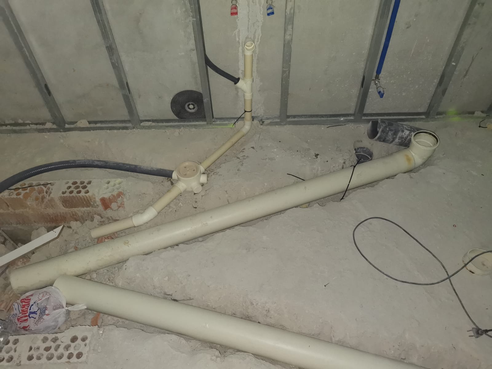 Instalacion de desagües de pvc insonorizado en baño